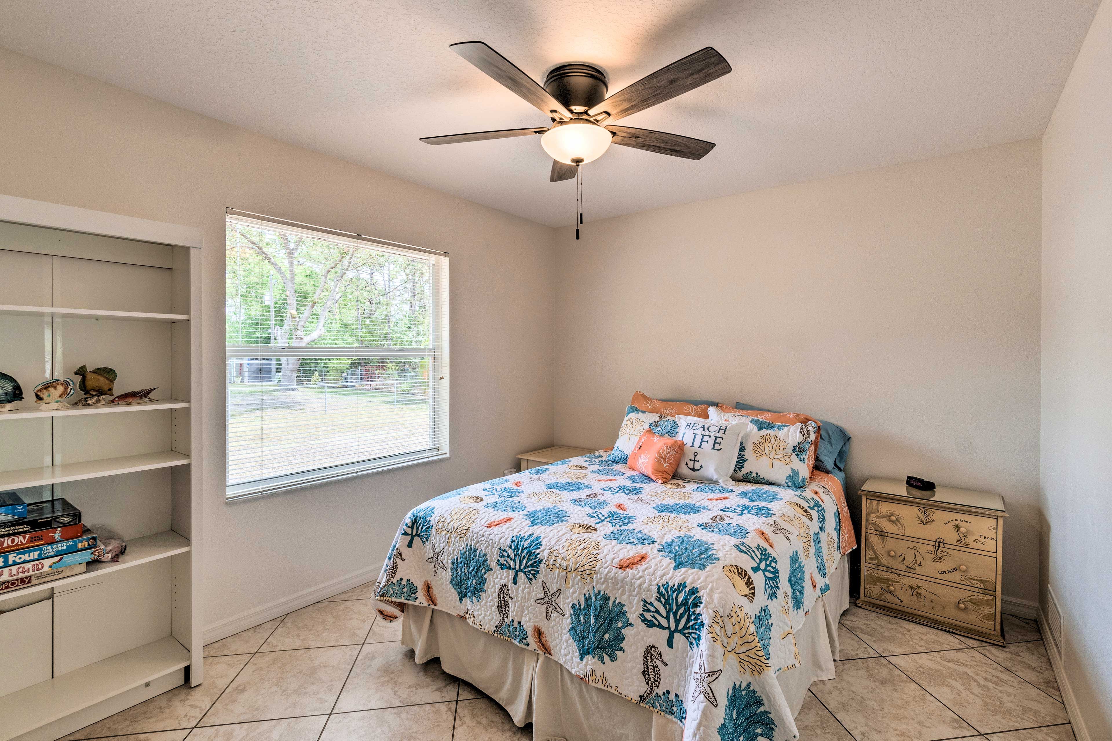 Bedroom 2 | Queen Bed