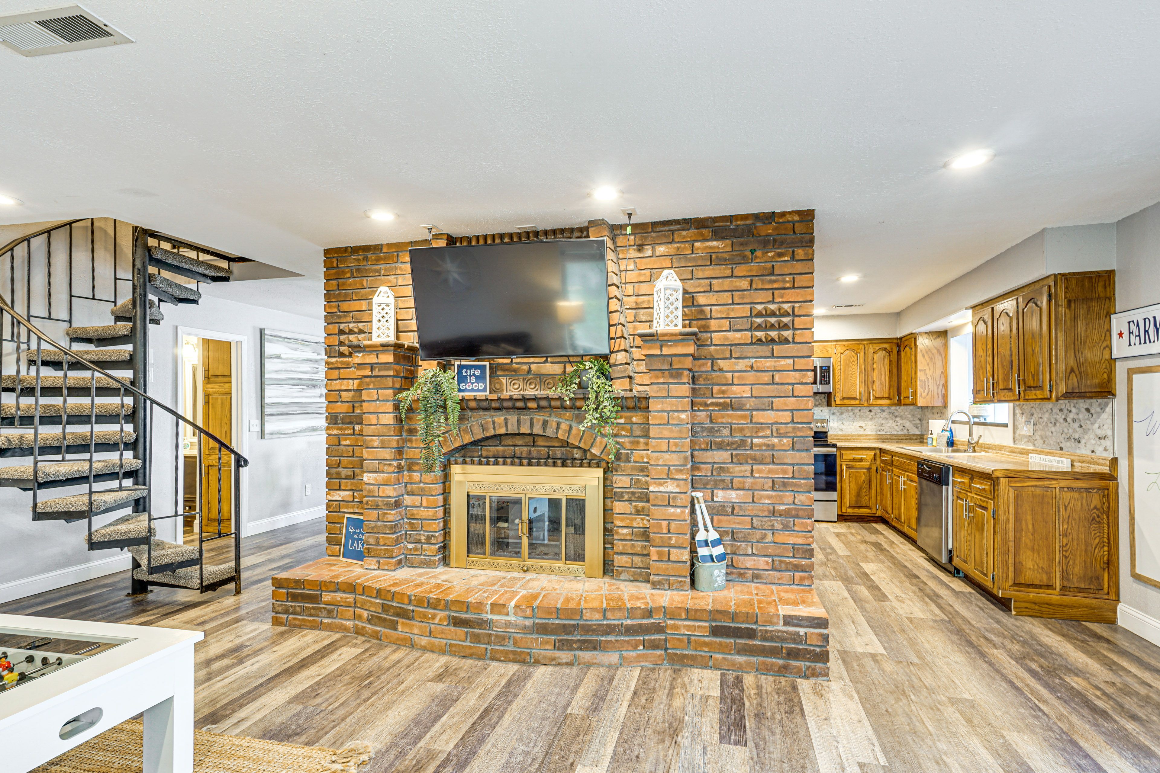 Fireplace (Decorative Only)