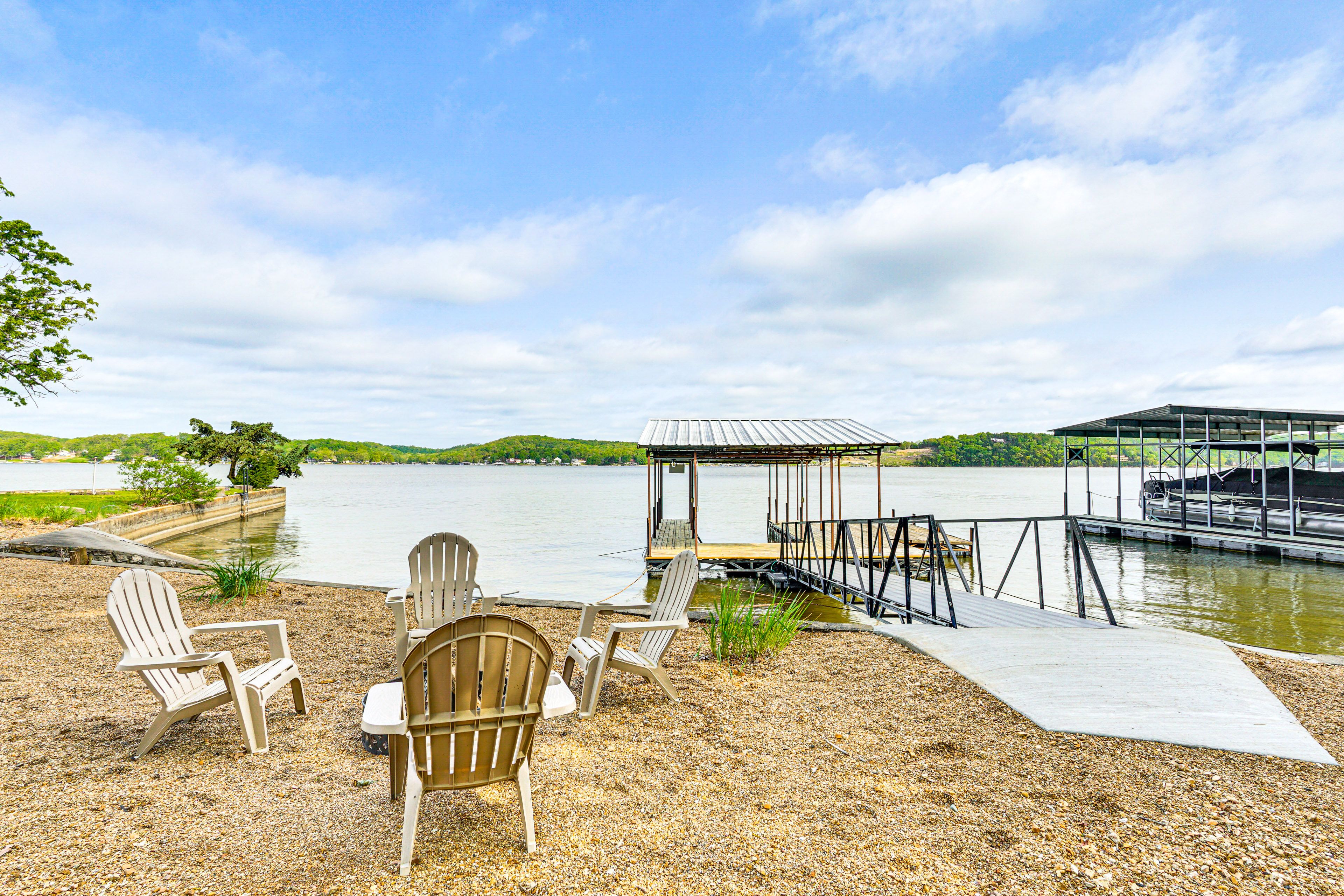 Linn Creek Vacation Rental | 3BR | 2BA | Stairs Required | 2,240 Sq Ft