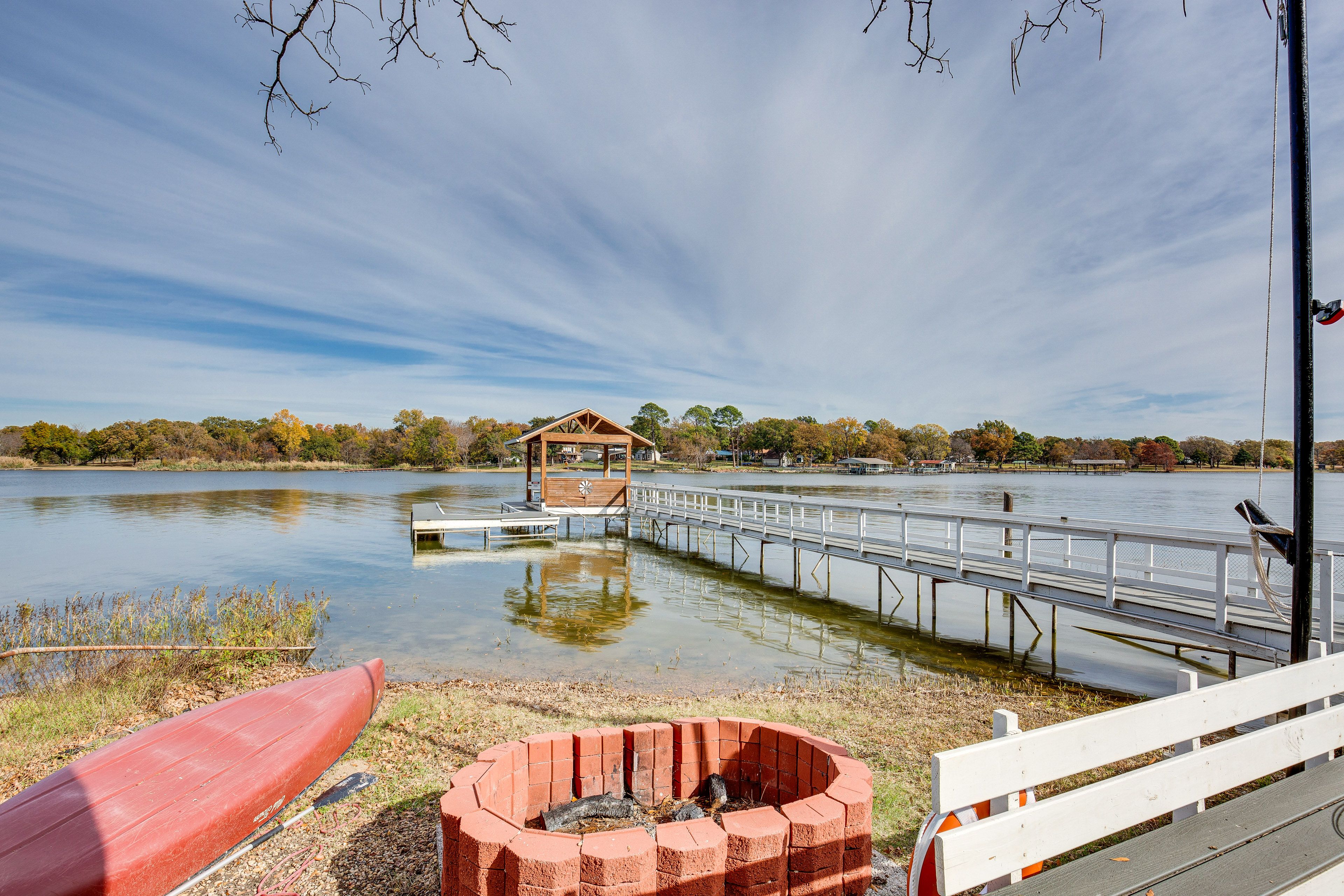 Quinlan Vacation Rental | 4BR | 3BA | 2,100 Sq Ft | 1 Step to Enter