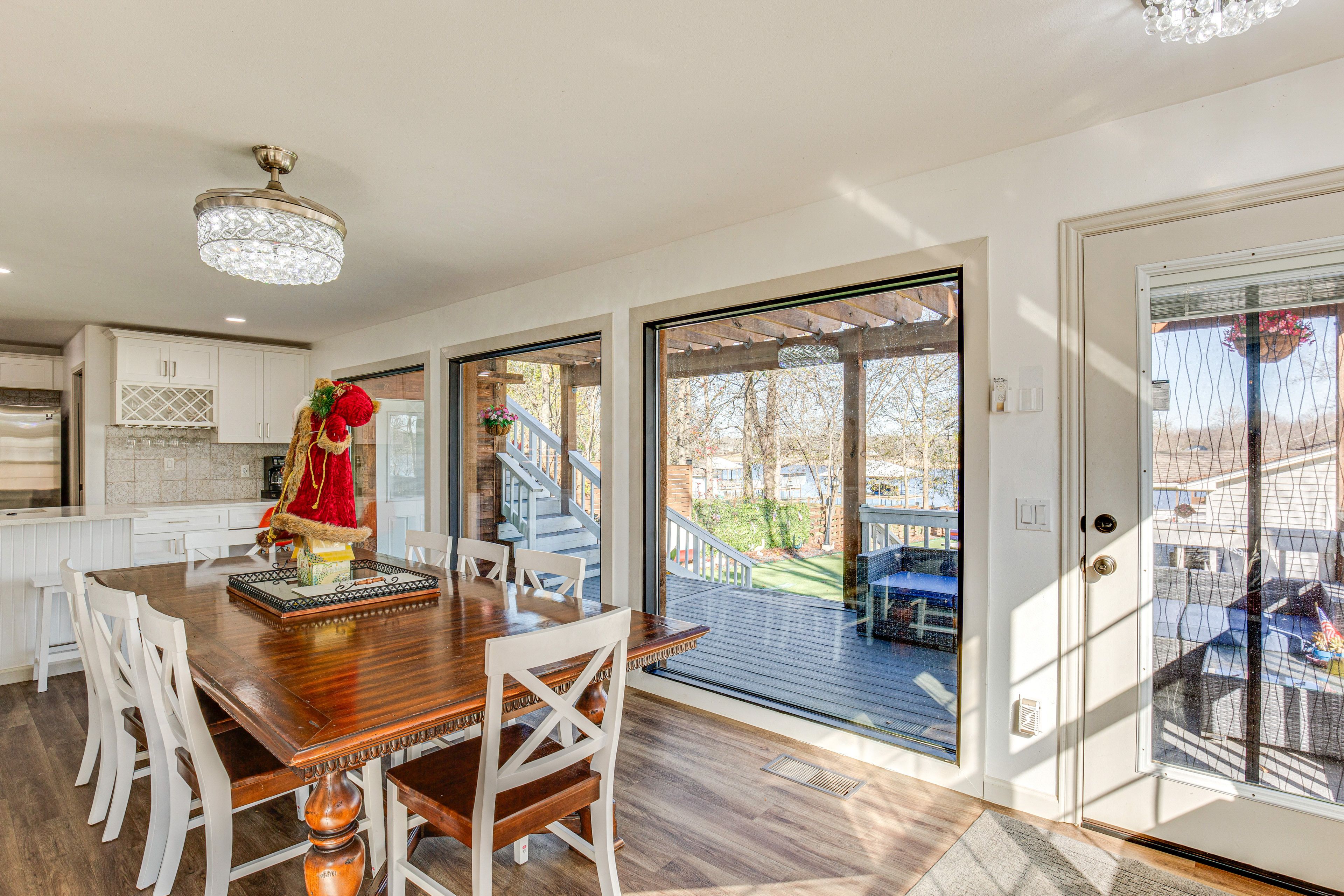 Dining Area | Dishes & Flatware Provided