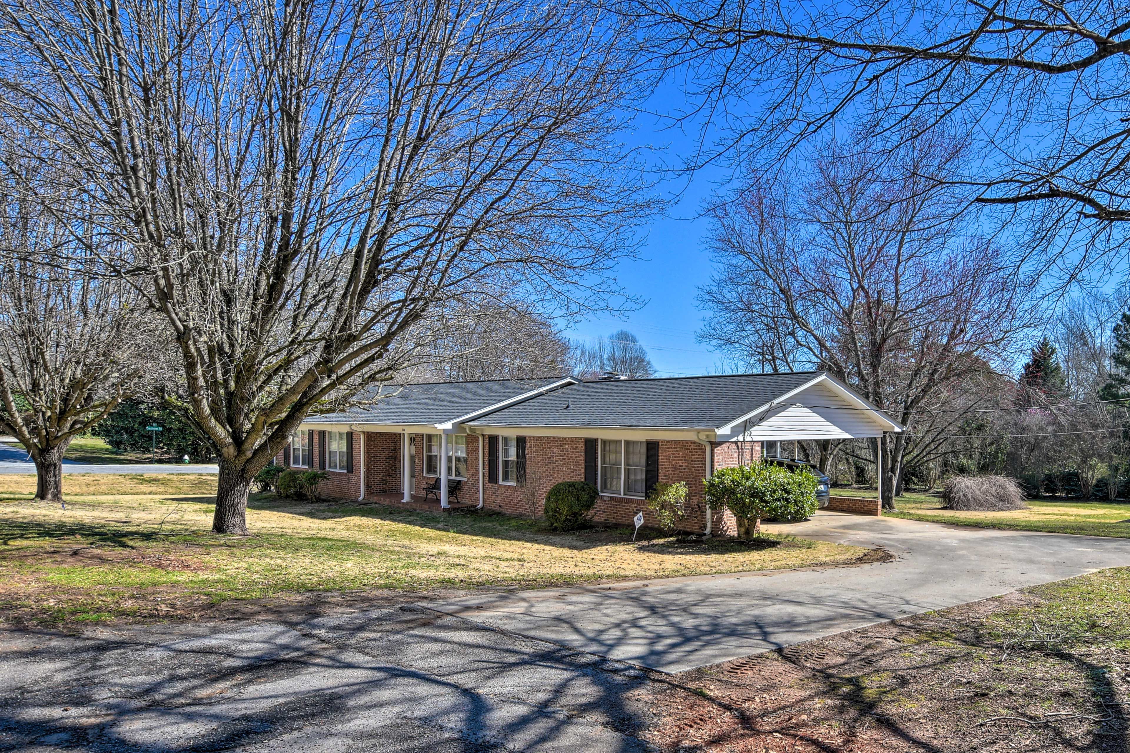Parking | Driveway (4 Vehicles) | Carport (1 Vehicle)