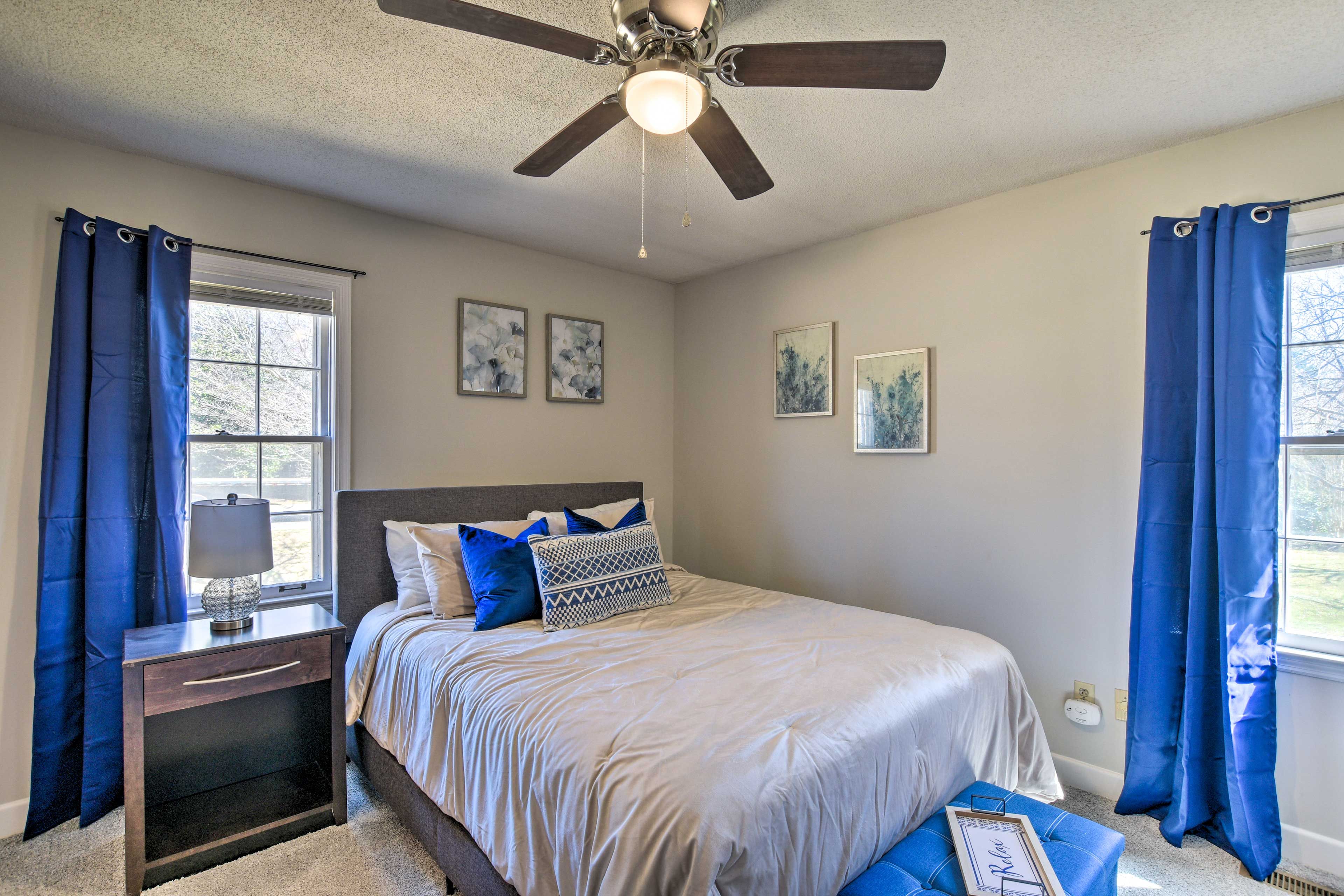 Bedroom 1 | Queen Bed