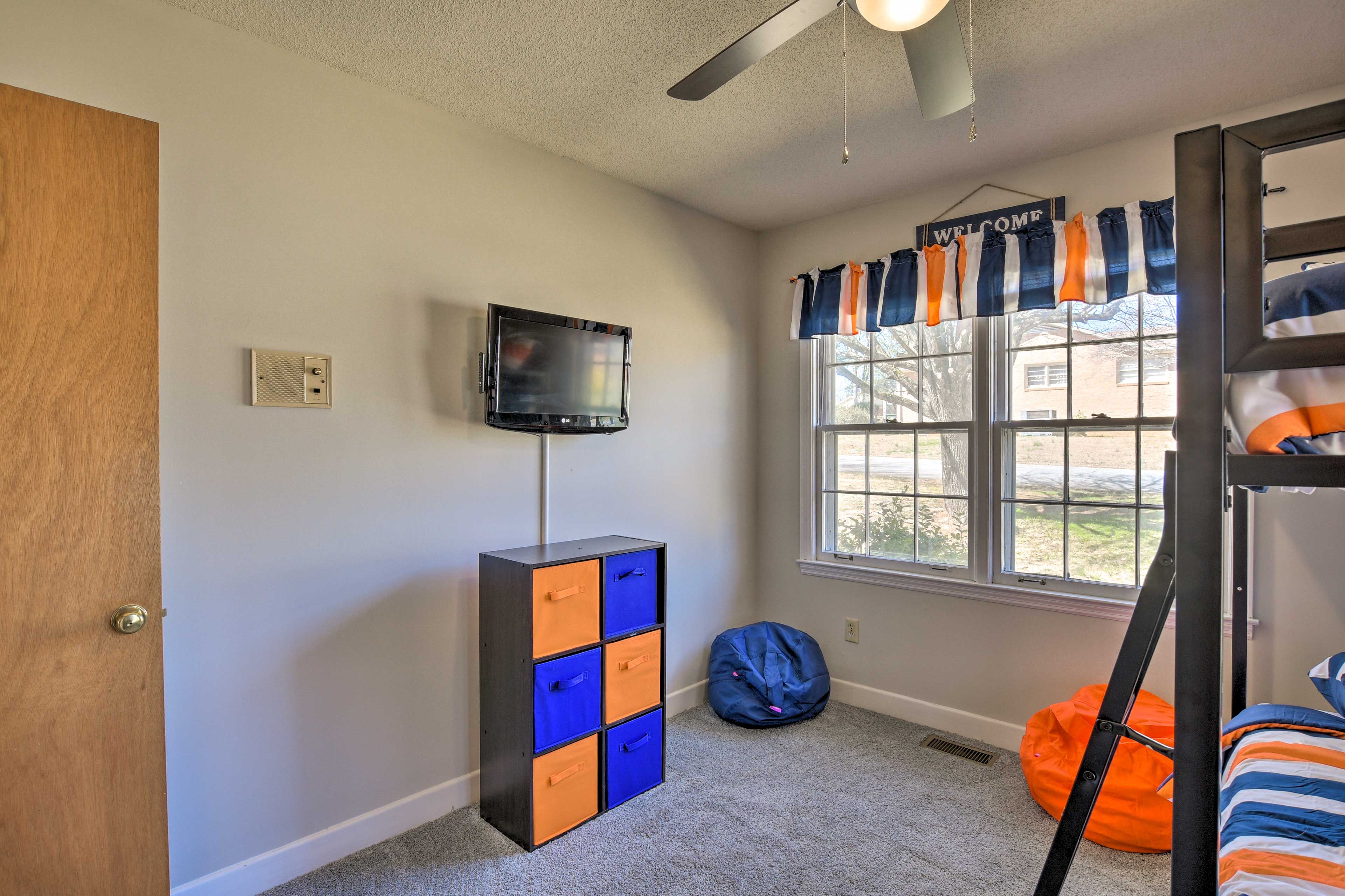 Bedroom 3 | Smart TV w/ Netflix