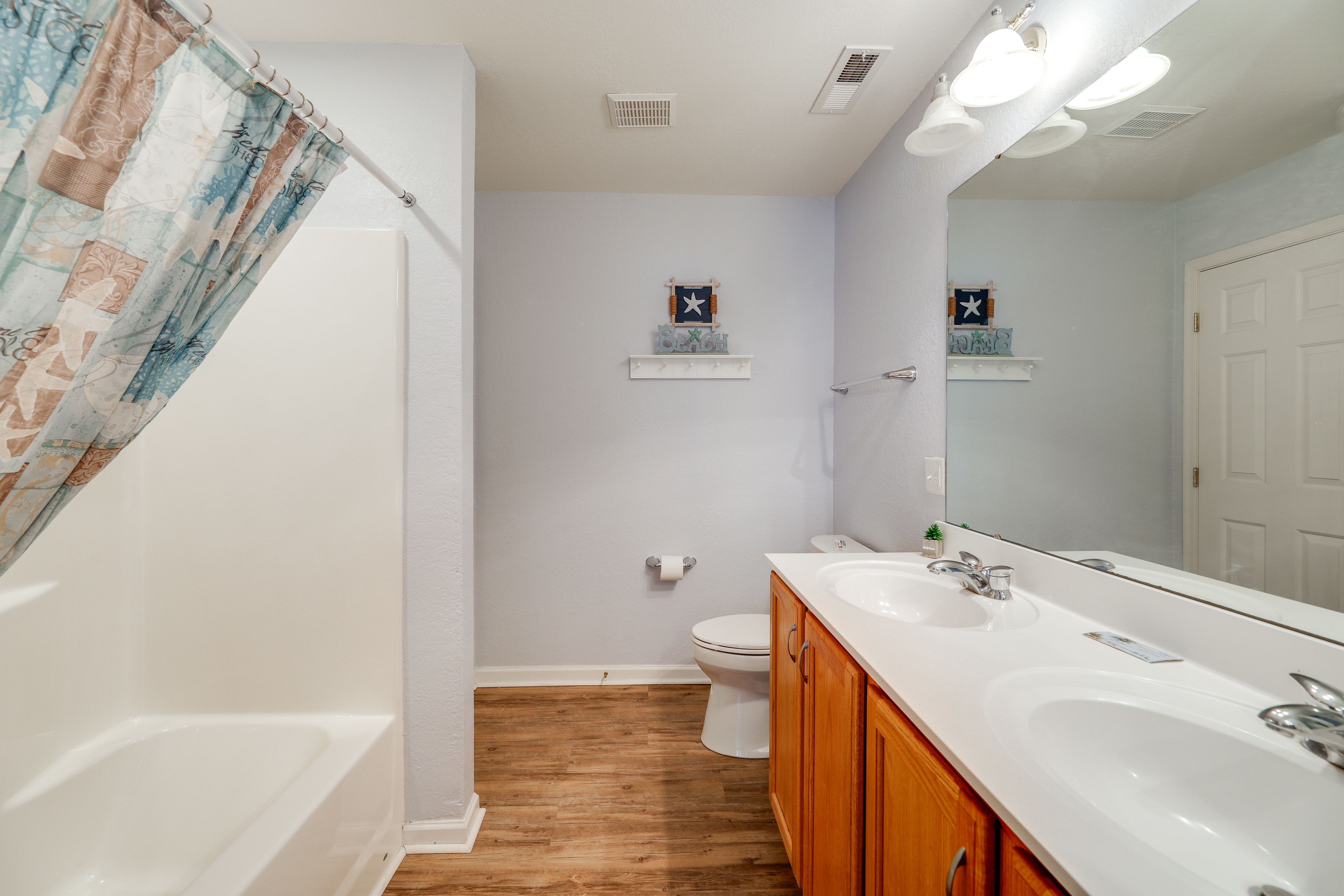 Full Bathroom | 3rd Floor