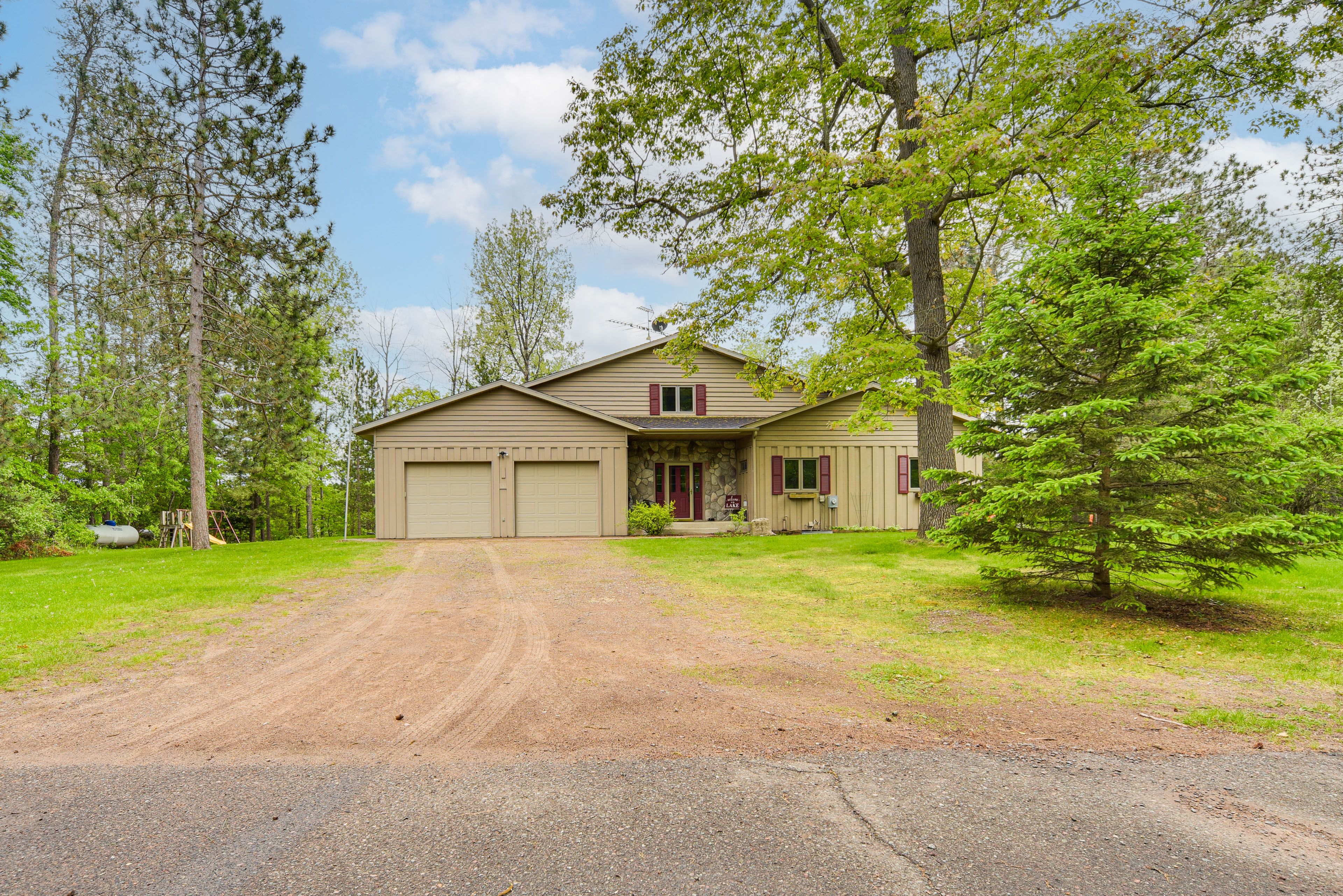 Driveway Parking | 8 Vehicles | Trailer Parking Available
