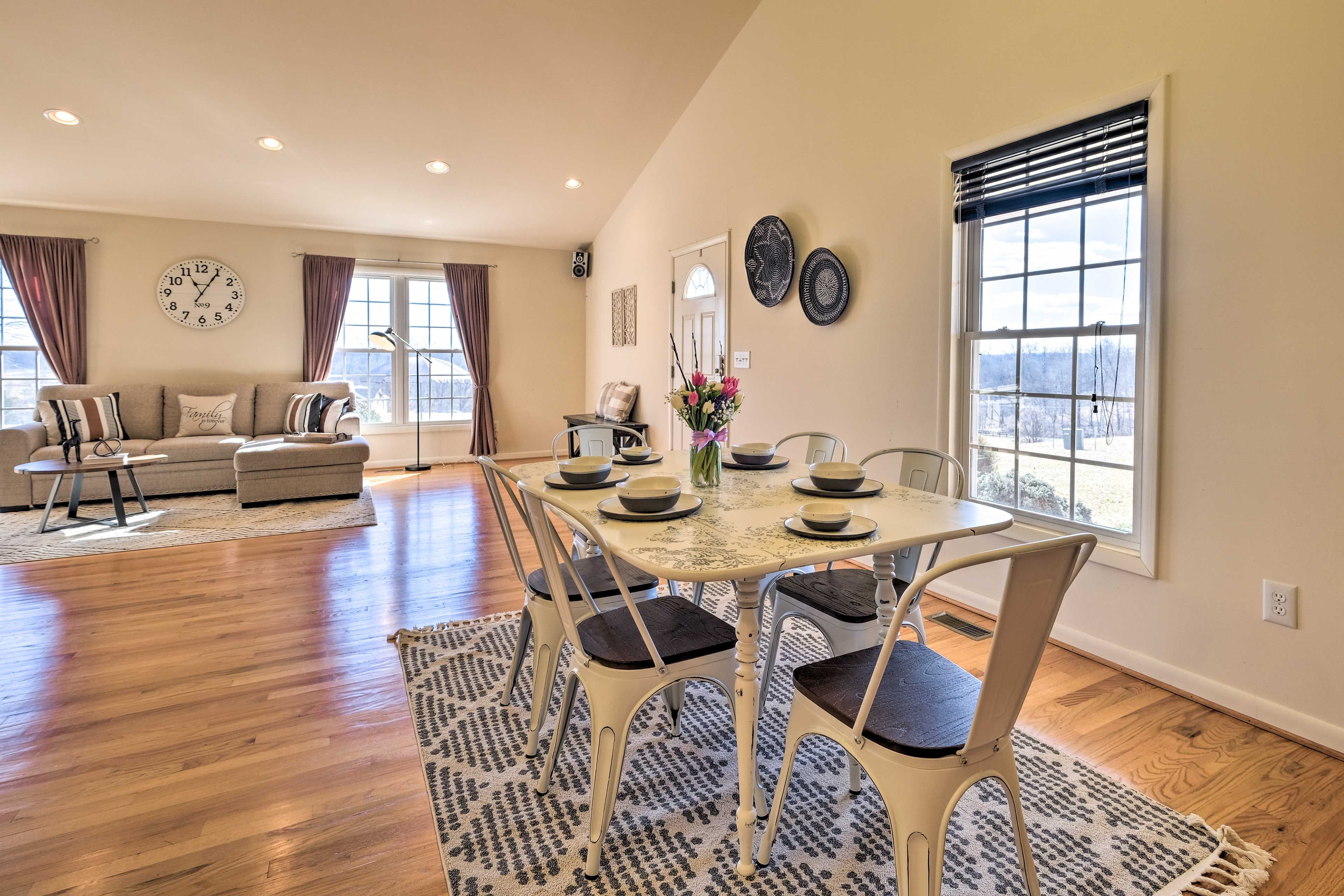 Dining Room | Laptop-Friendly Workspaces