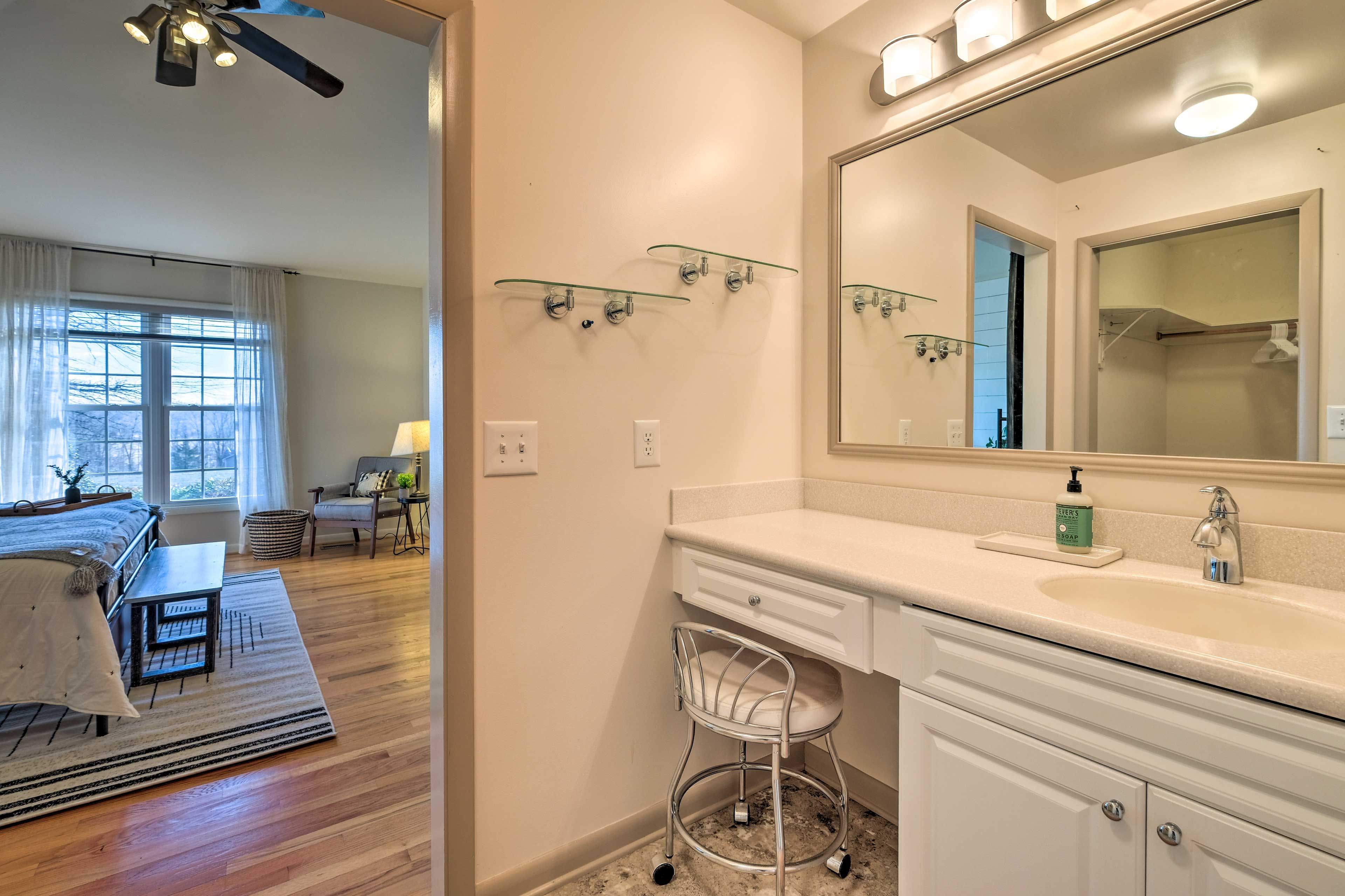 Full En-Suite Bathroom | Hair Dryer