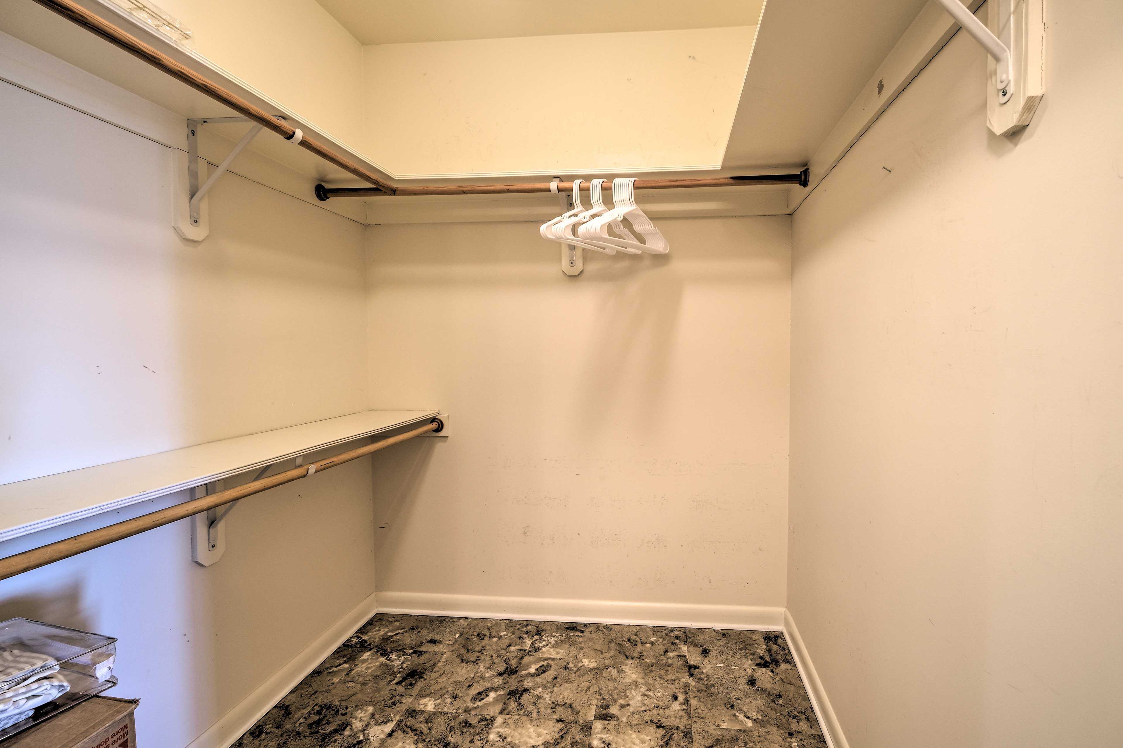 Full En-Suite Bathroom | Walk-In Closet