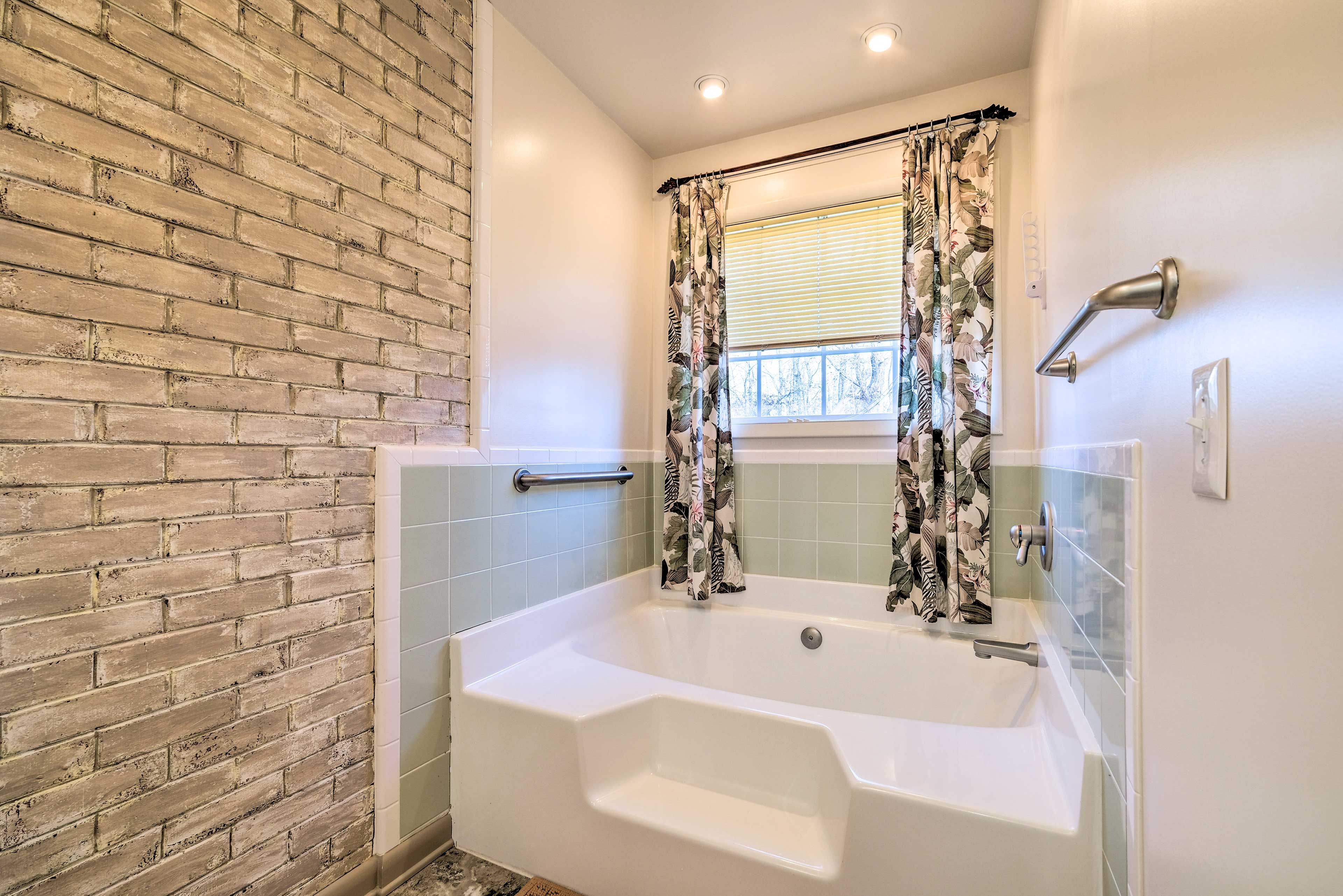 Full En-Suite Bathroom