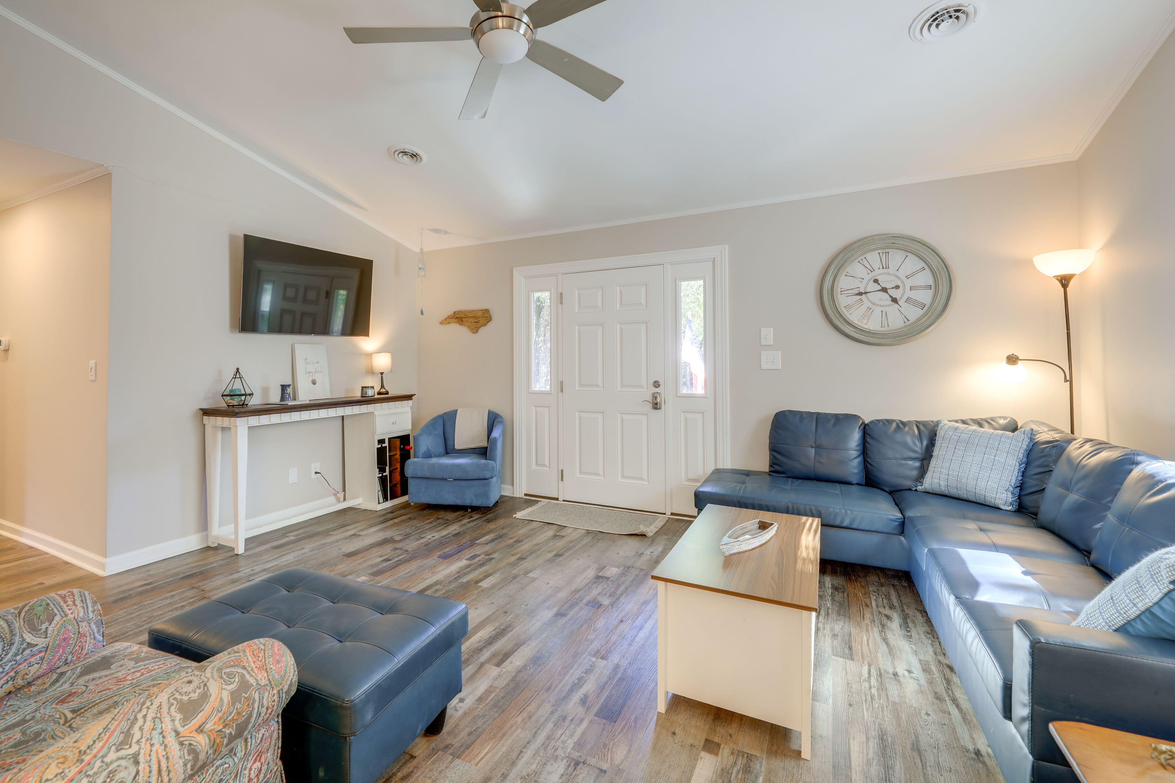 Living Room | Smart TV
