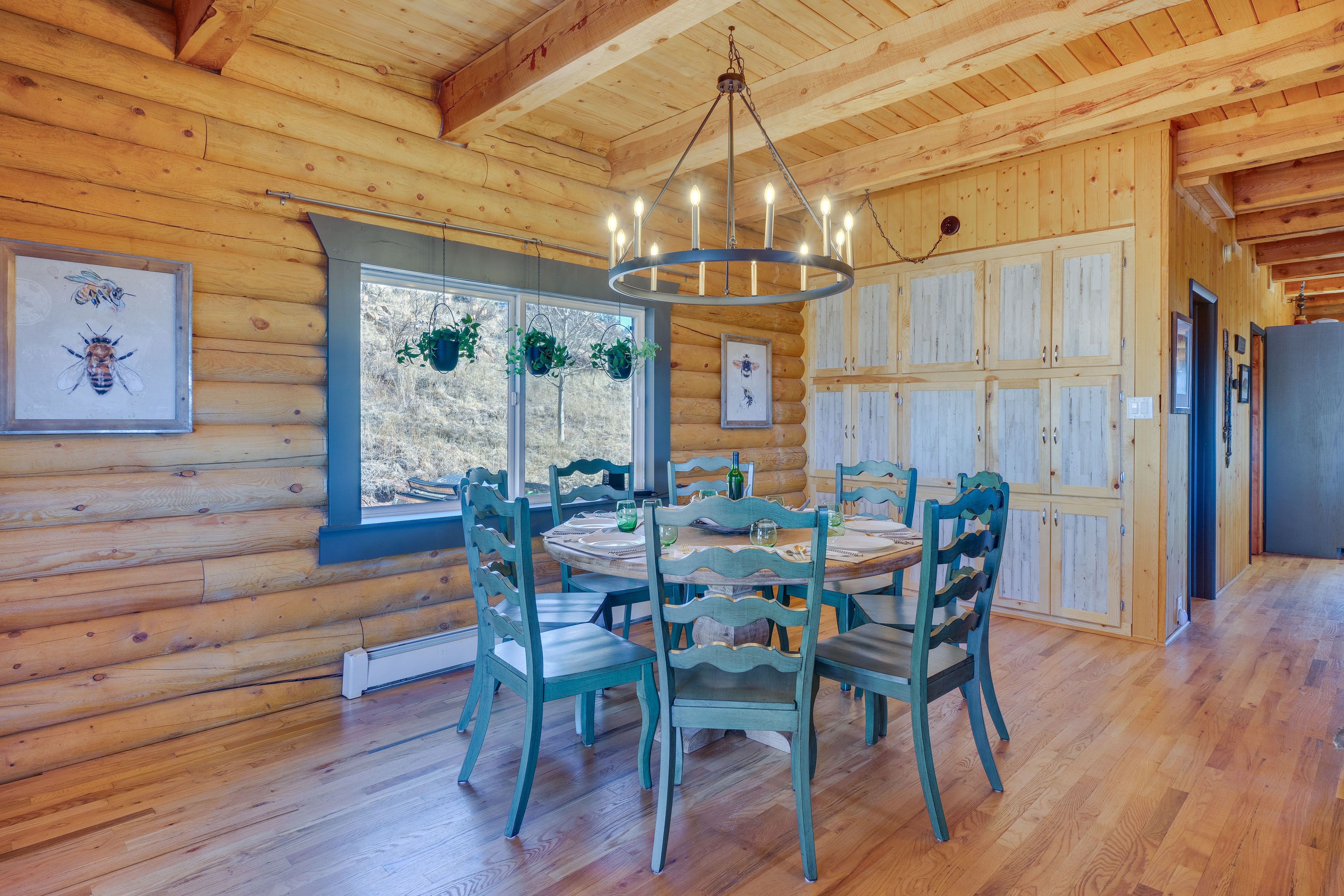 Dining Area | Dishware & Flatware Provided