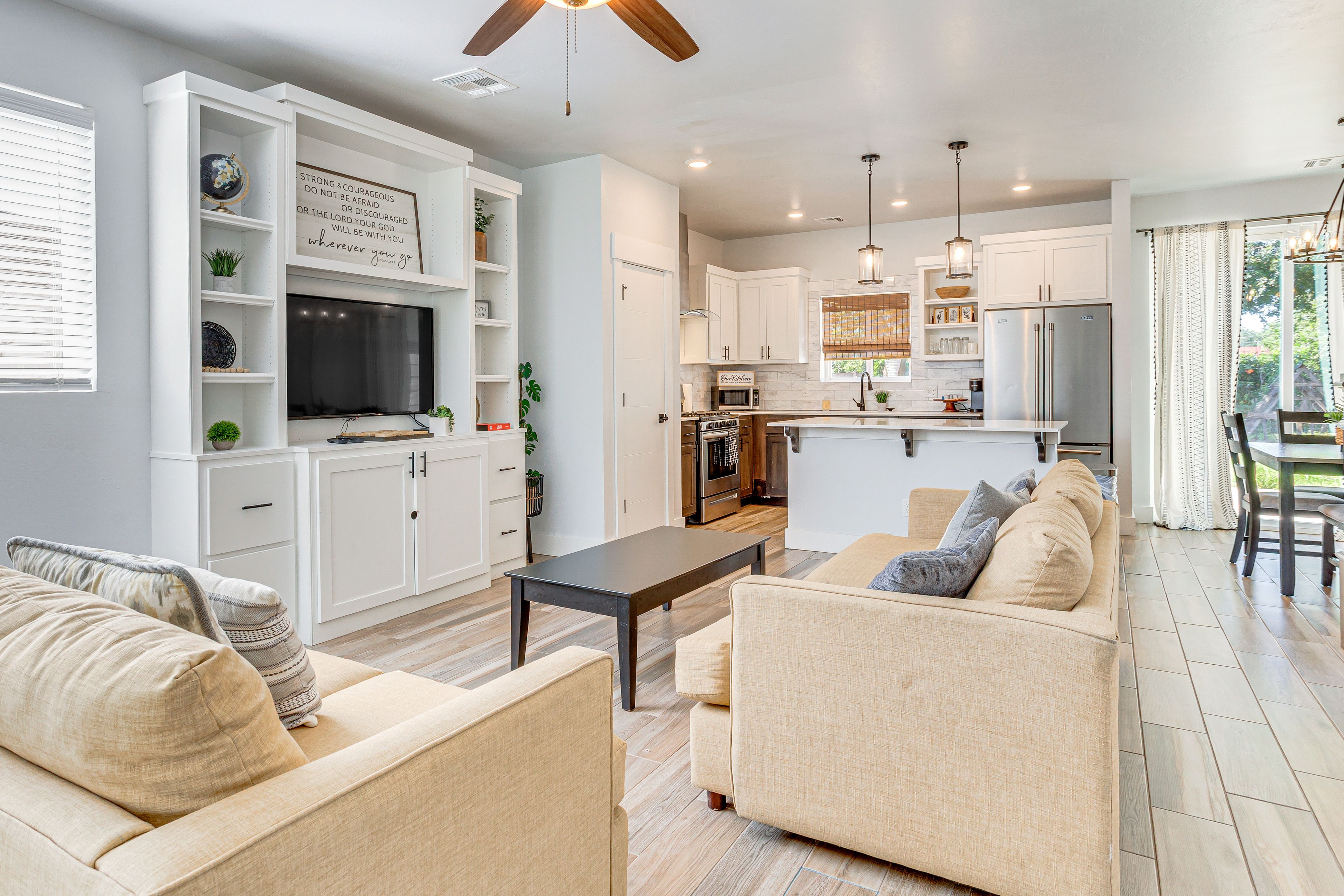 Living Room | Main Level | Free WiFi | Smart TV | Cable | Central Heat & A/C