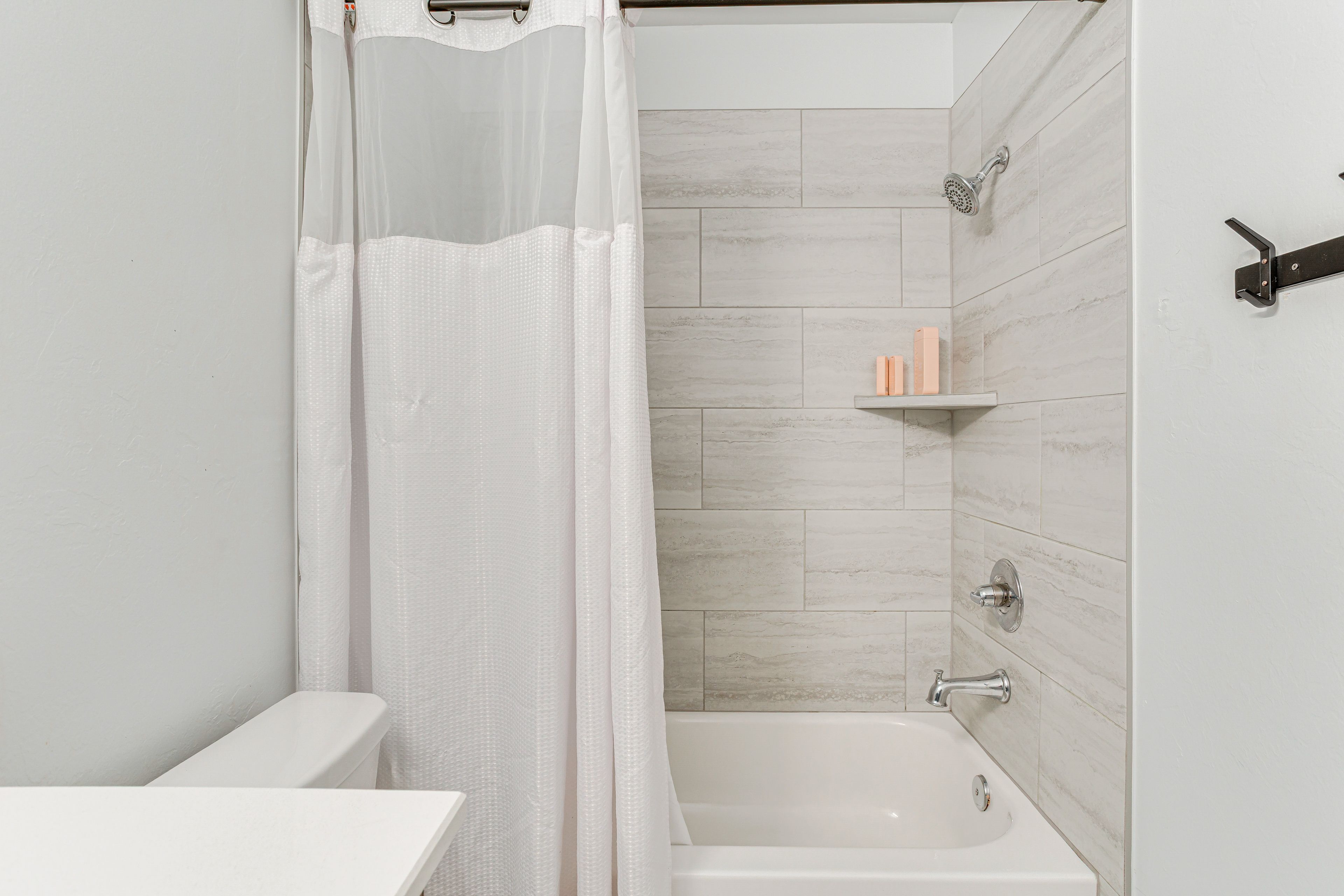 Full Bathroom | Complimentary Toiletries