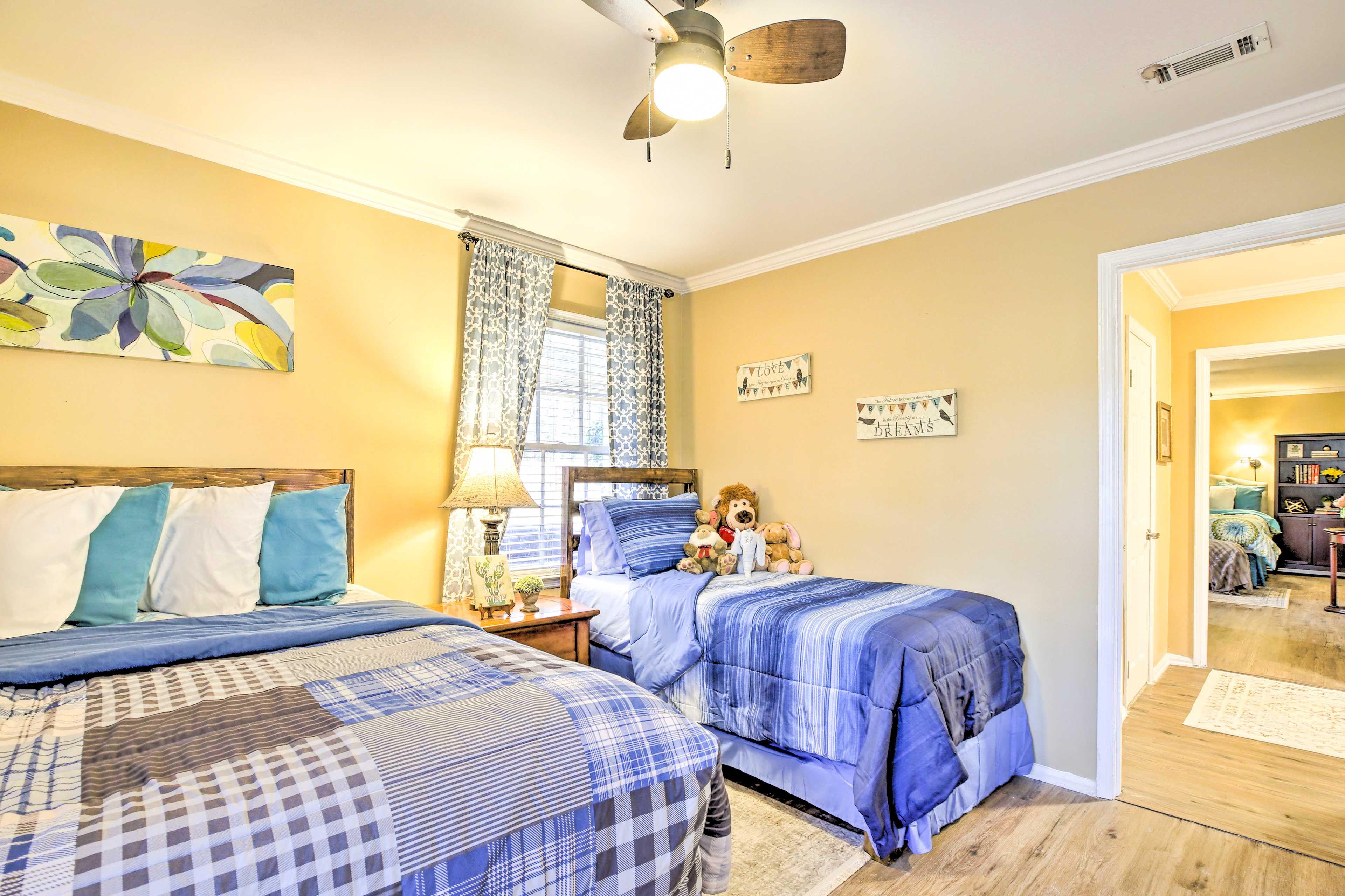 Bedroom 2 | Queen Bed | Twin Bed