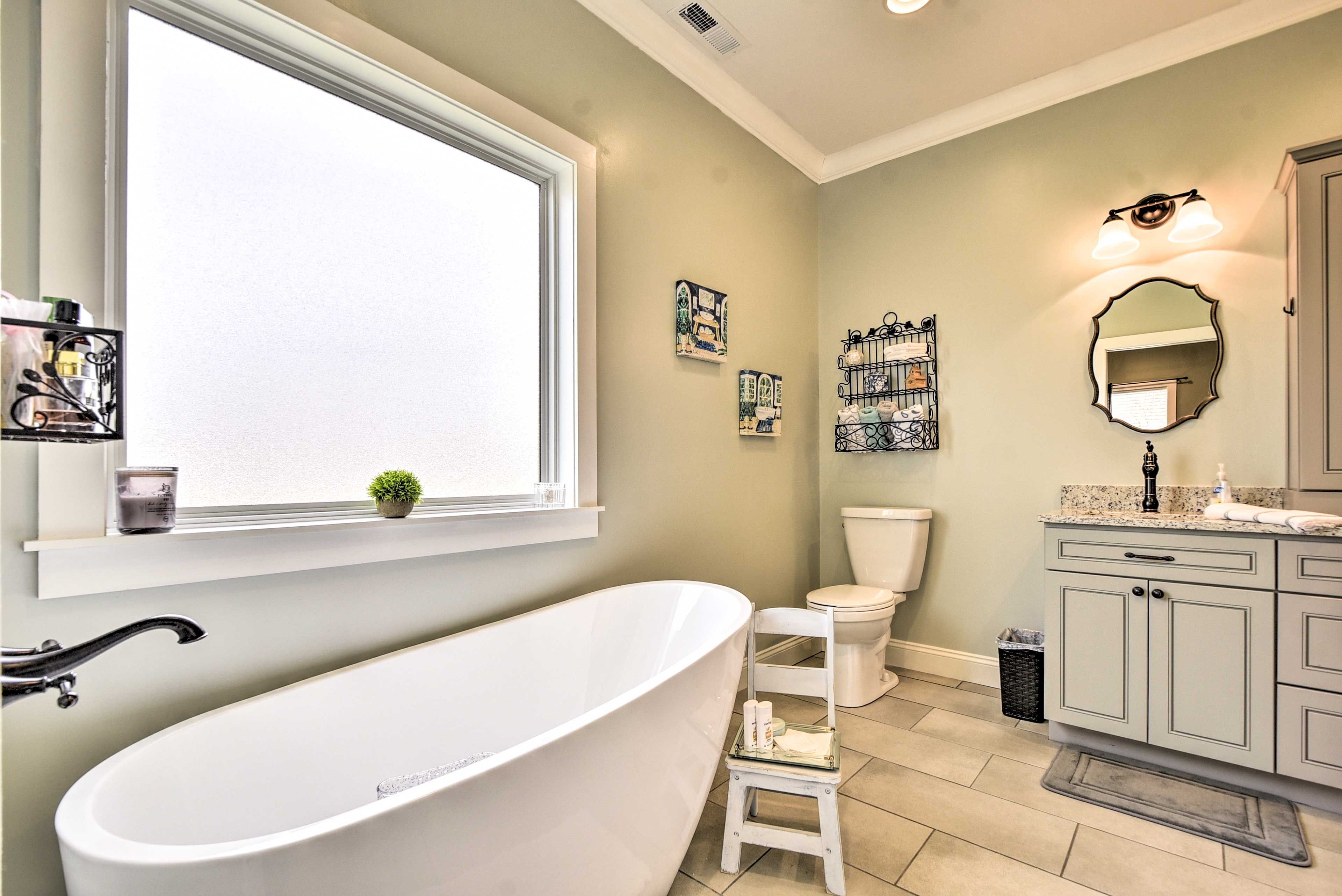 En-Suite Bathroom | Complimentary Toiletries