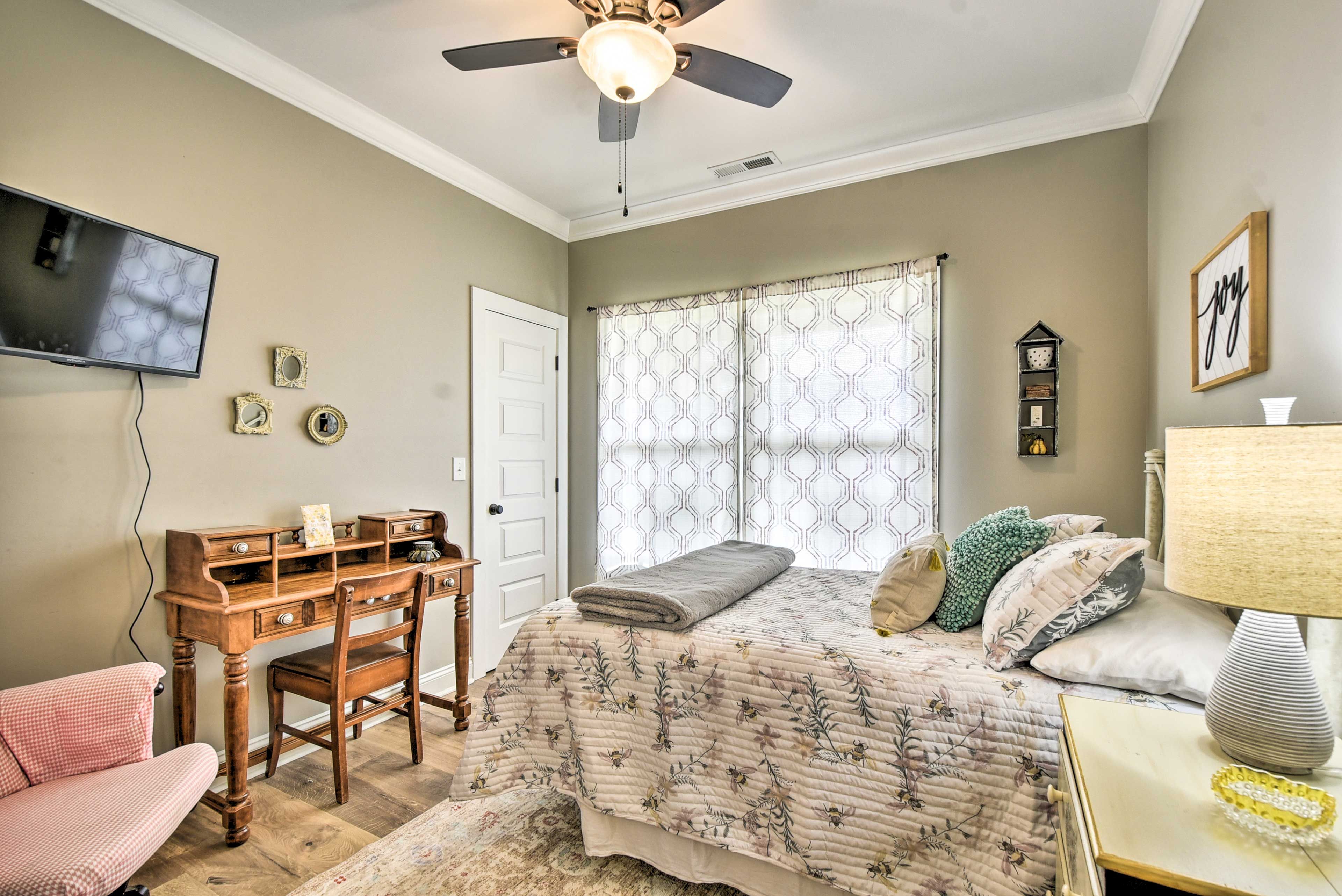 Bedroom 2 | Smart TV