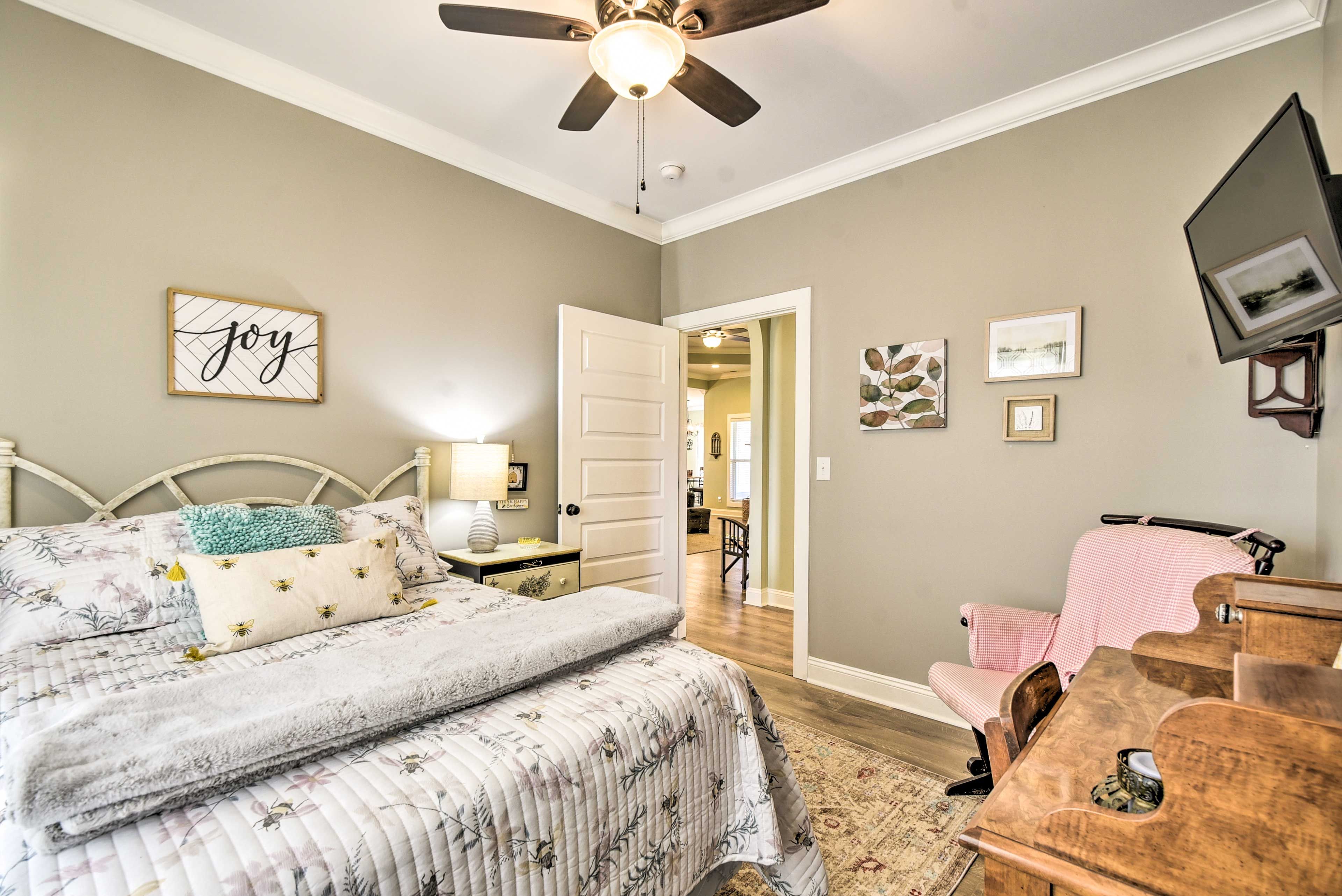 Bedroom 2 | Main Level | Queen Bed