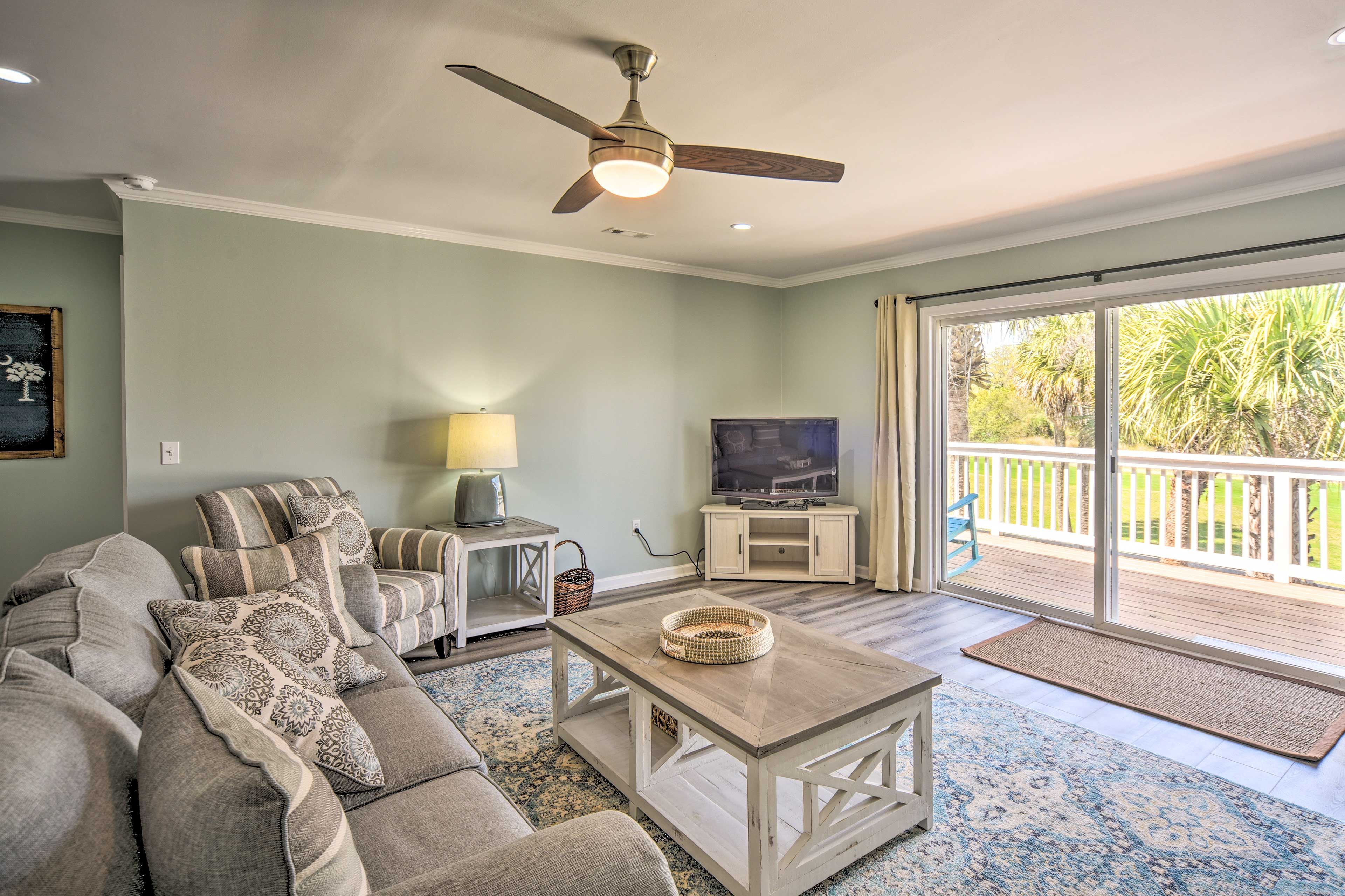Living Room | Free WiFi | Towels/Linens Not Provided | Single-Story Interior