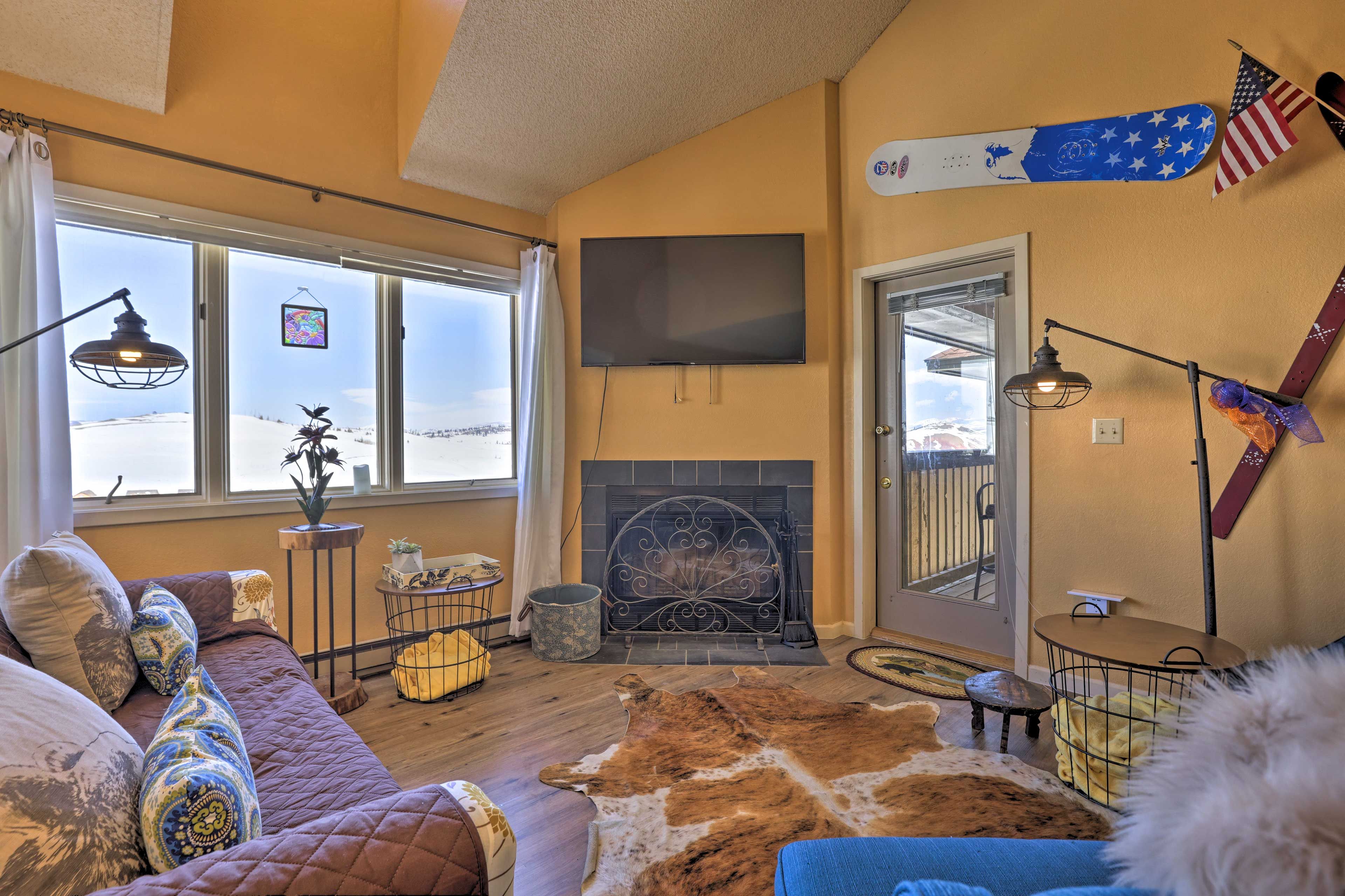 Living Room | Fireplace