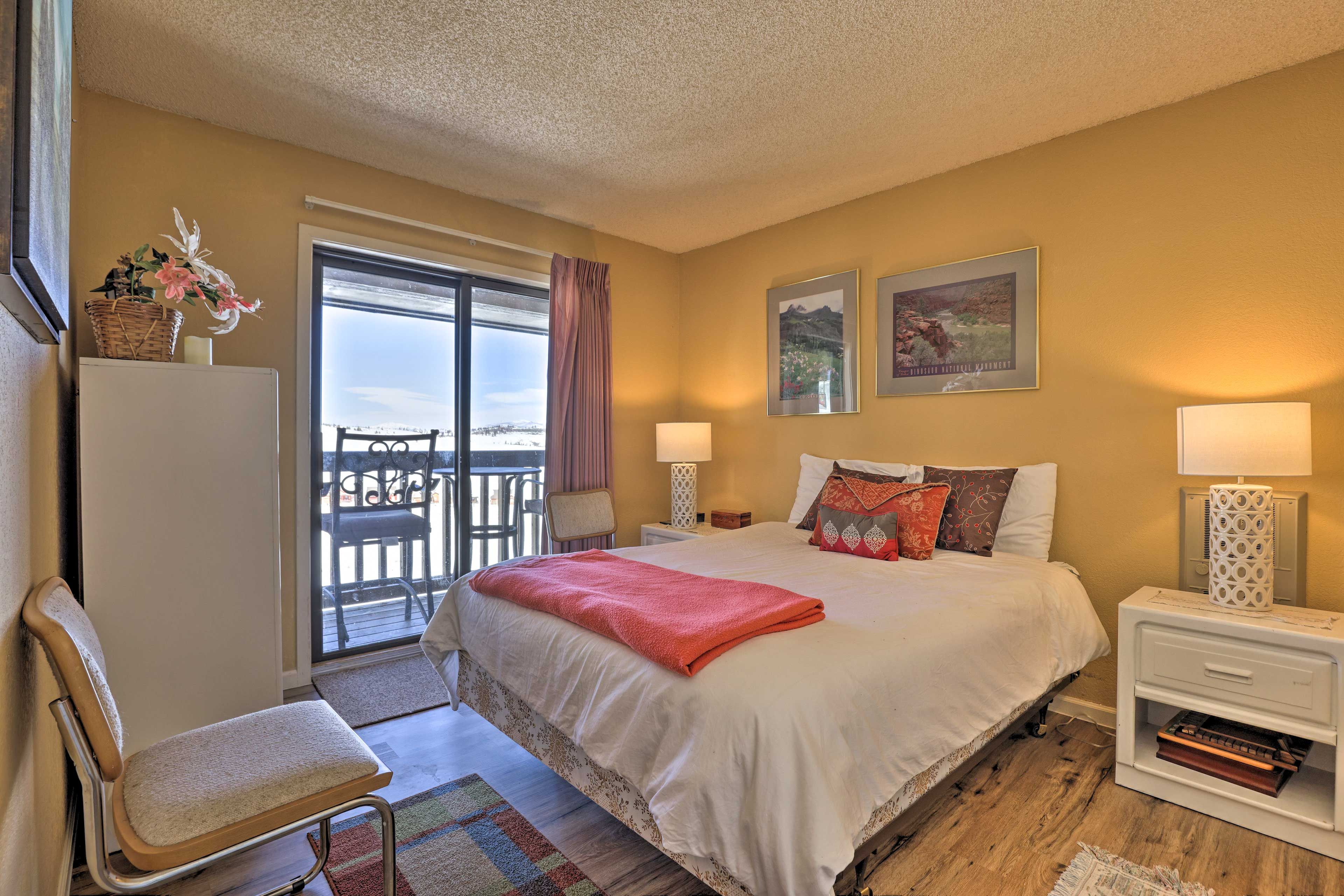 Bedroom 2 | Queen Bed