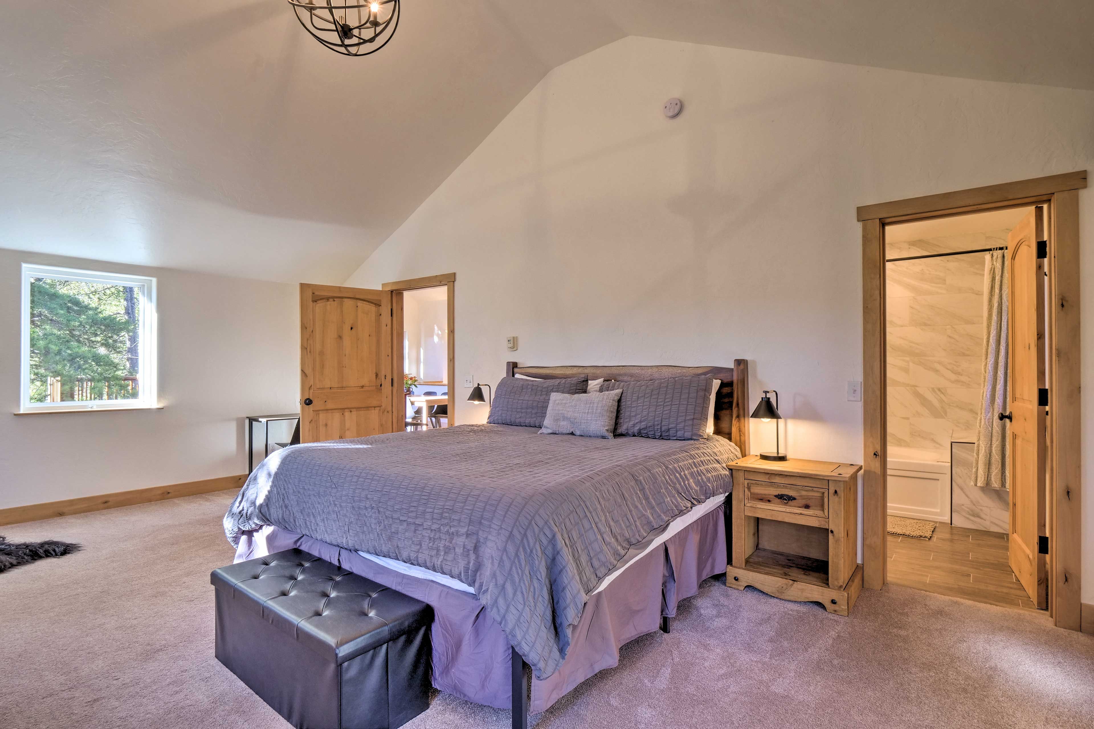 Bedroom 1 | King Bed