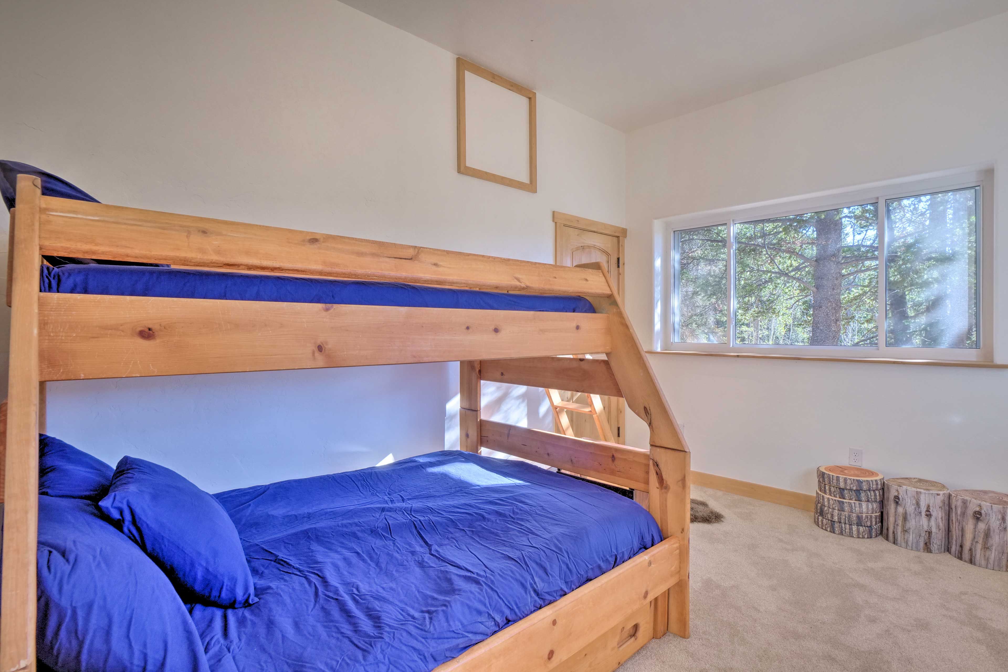 Bedroom 3 | Twin/Full Bunk Bed