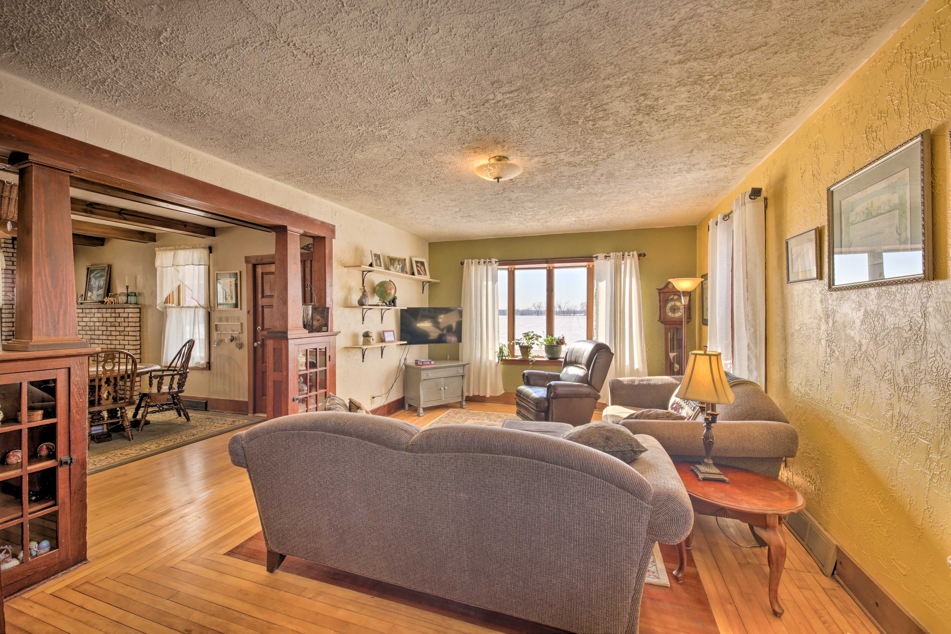 Living Area | Suitable for Children + Elderly