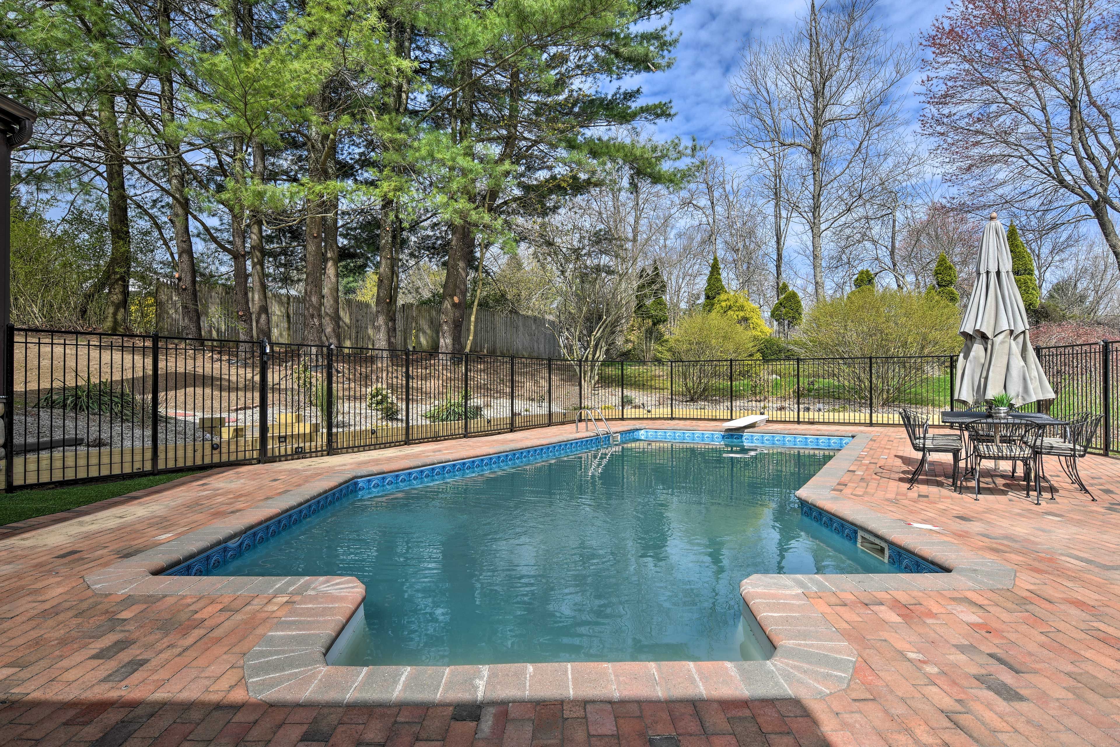 Fenced Pool | Hot Tub