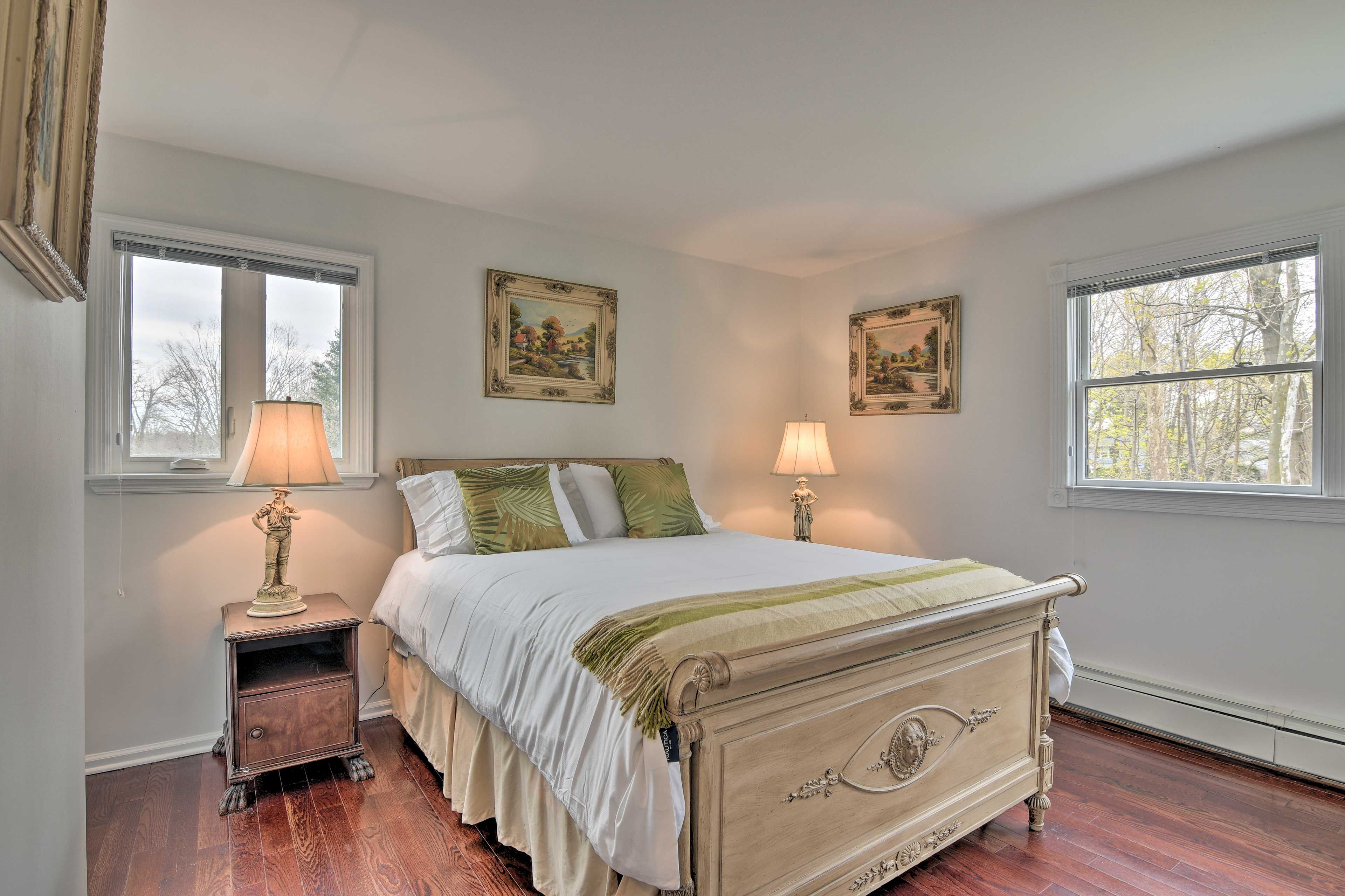 Bedroom 1 | Queen Bed | Linens Provided | 2nd Floor
