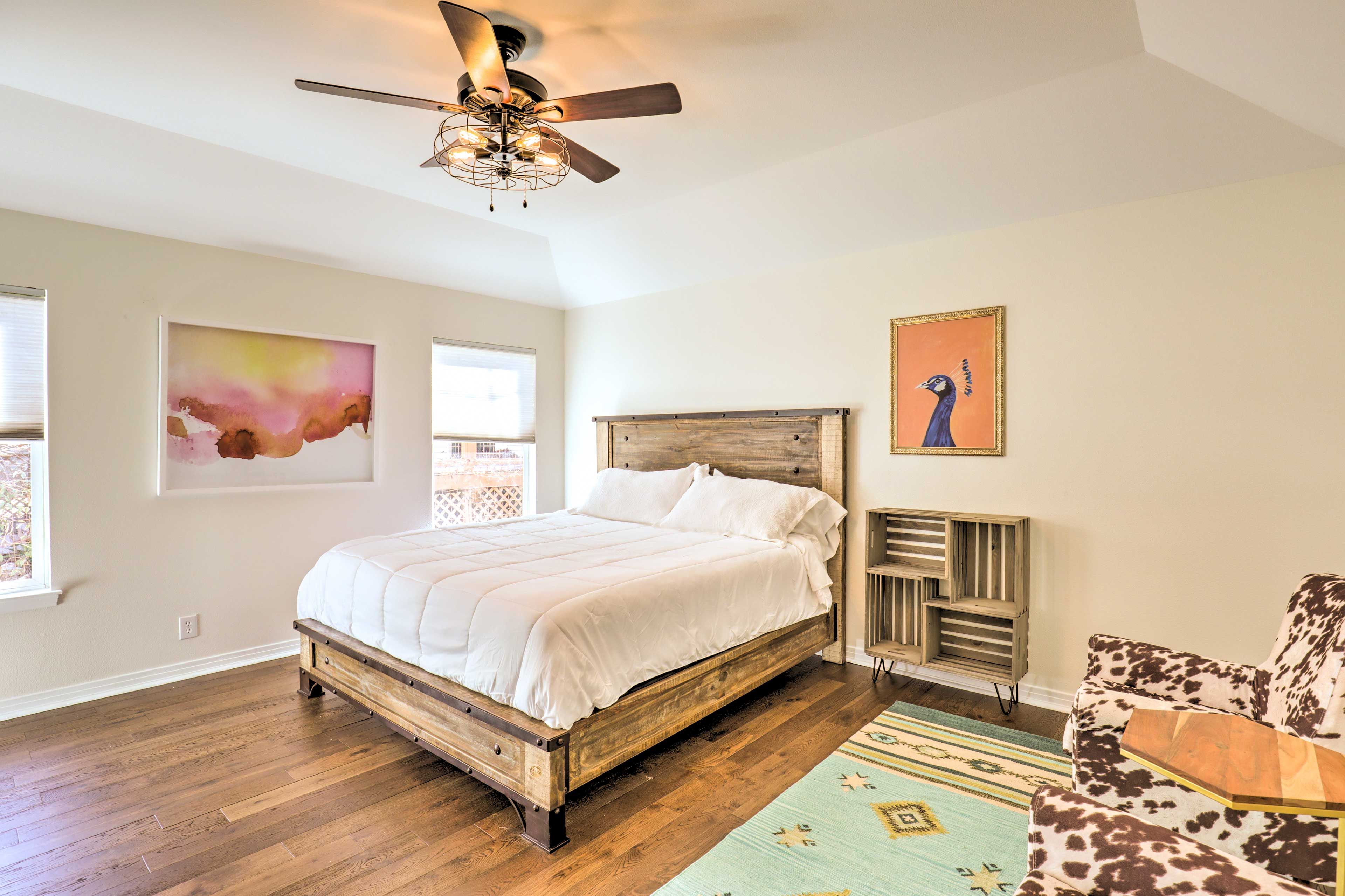 Bedroom 1 | King Bed | 1st Floor