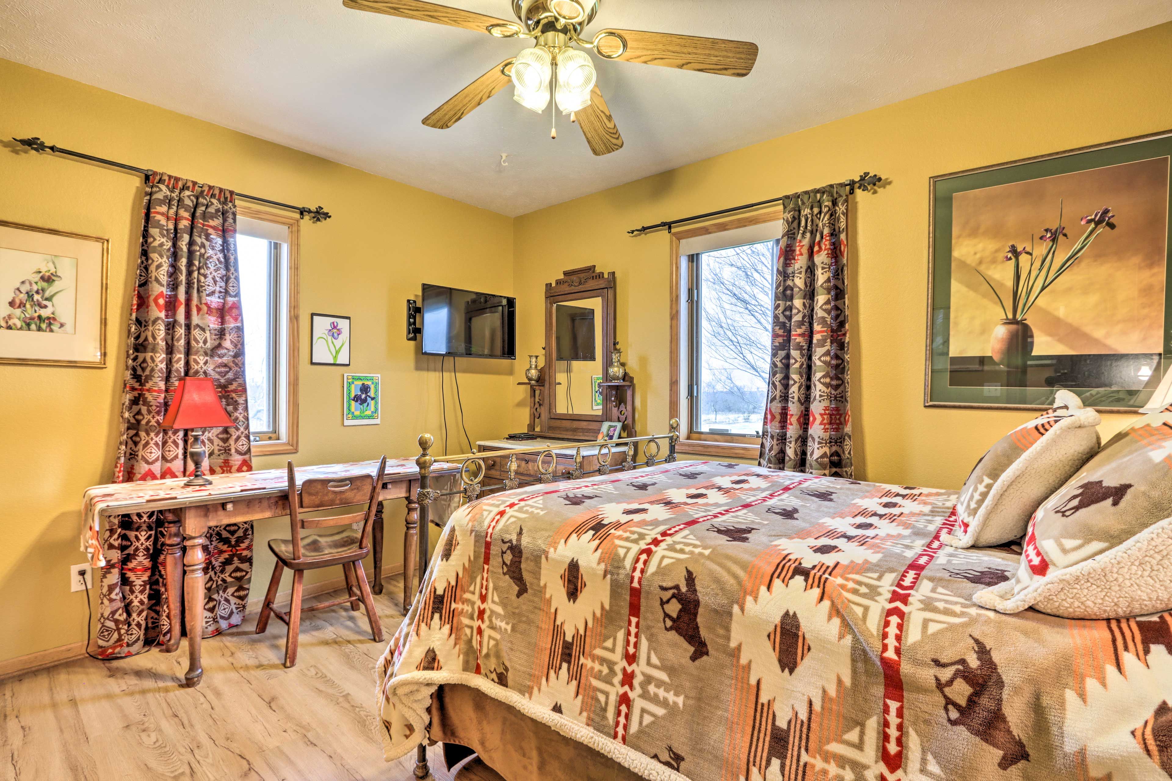 Bedroom 2 | Queen Bed