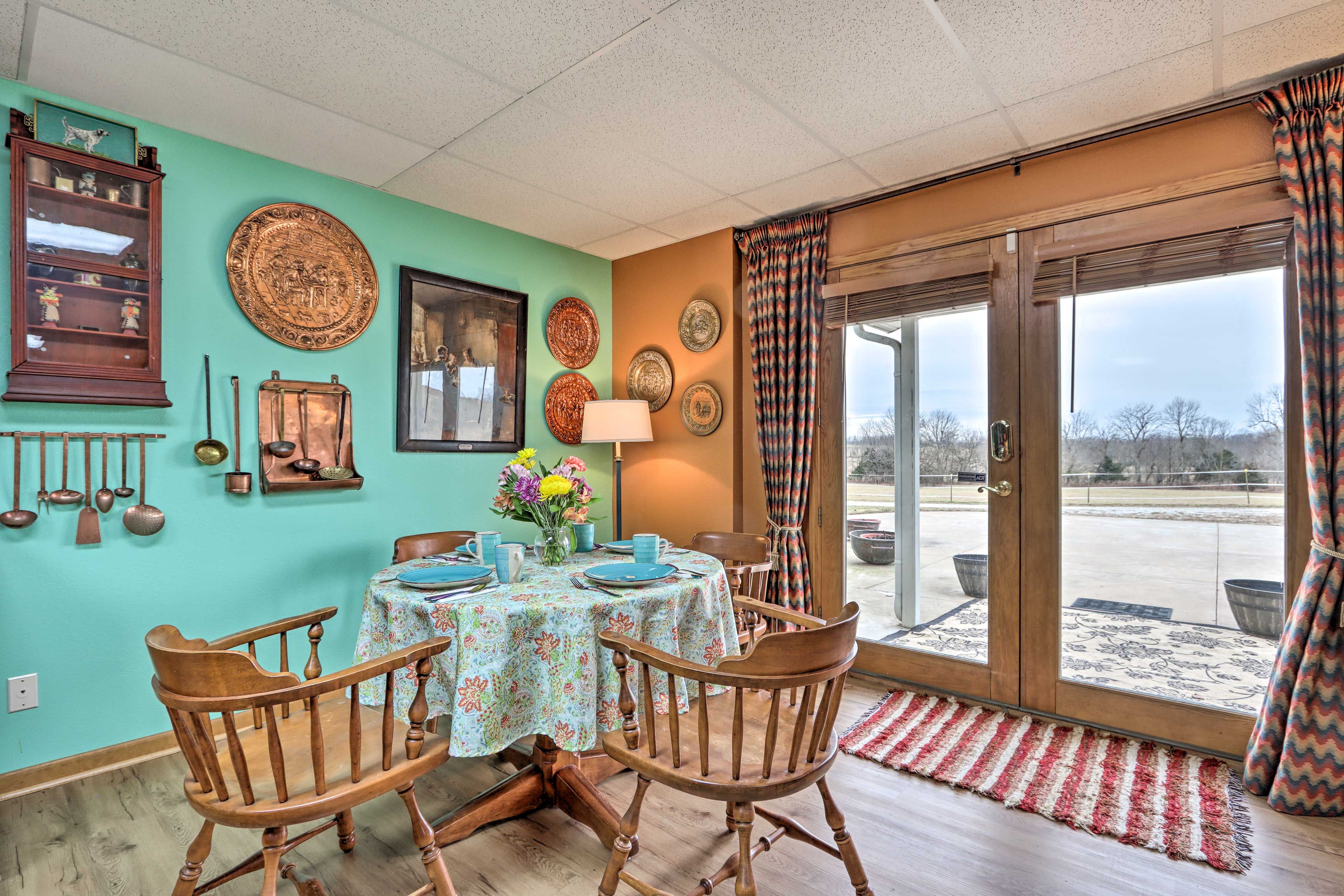 Dining Area & Entrance