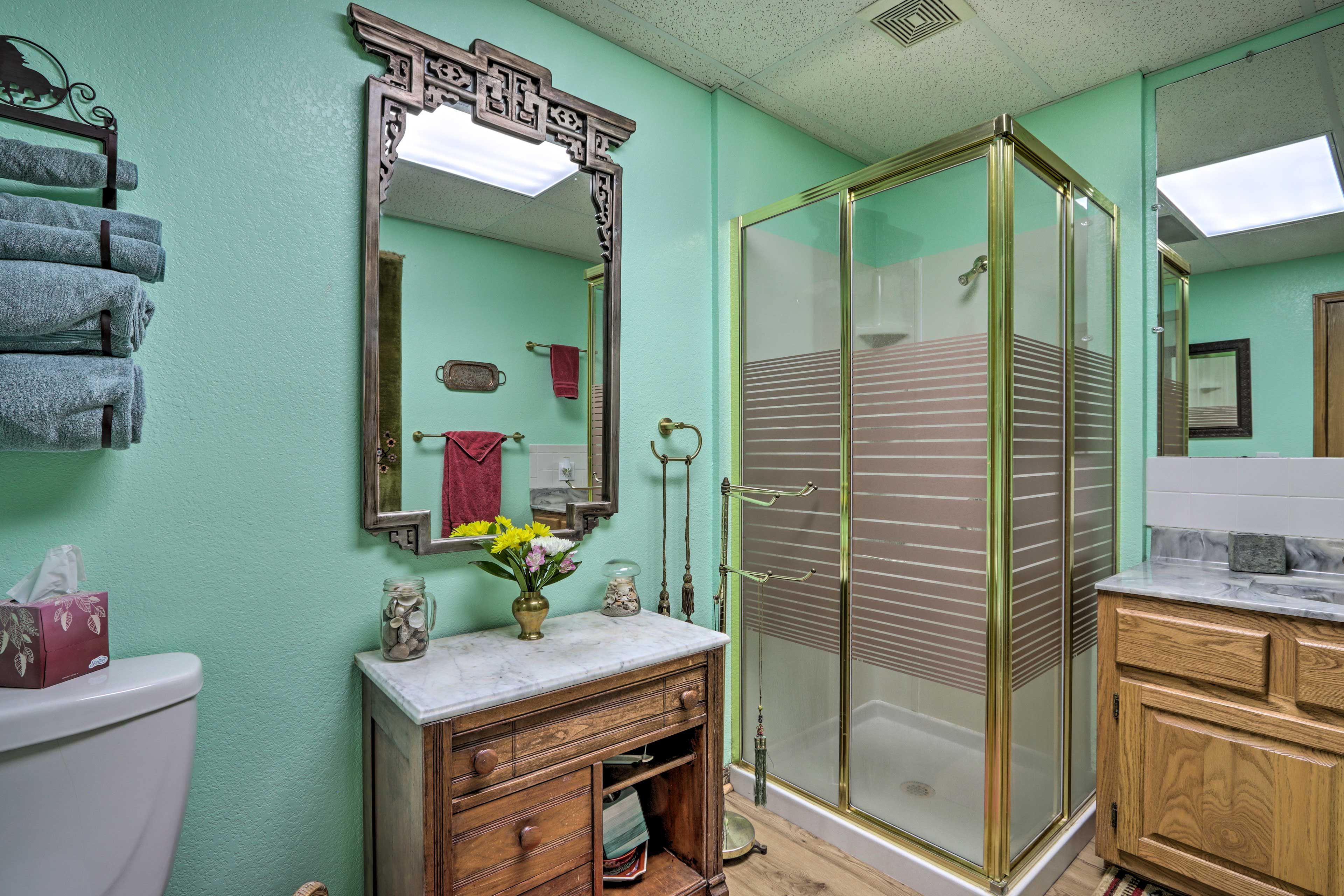 Full Bathroom | Complimentary Toiletries Provided