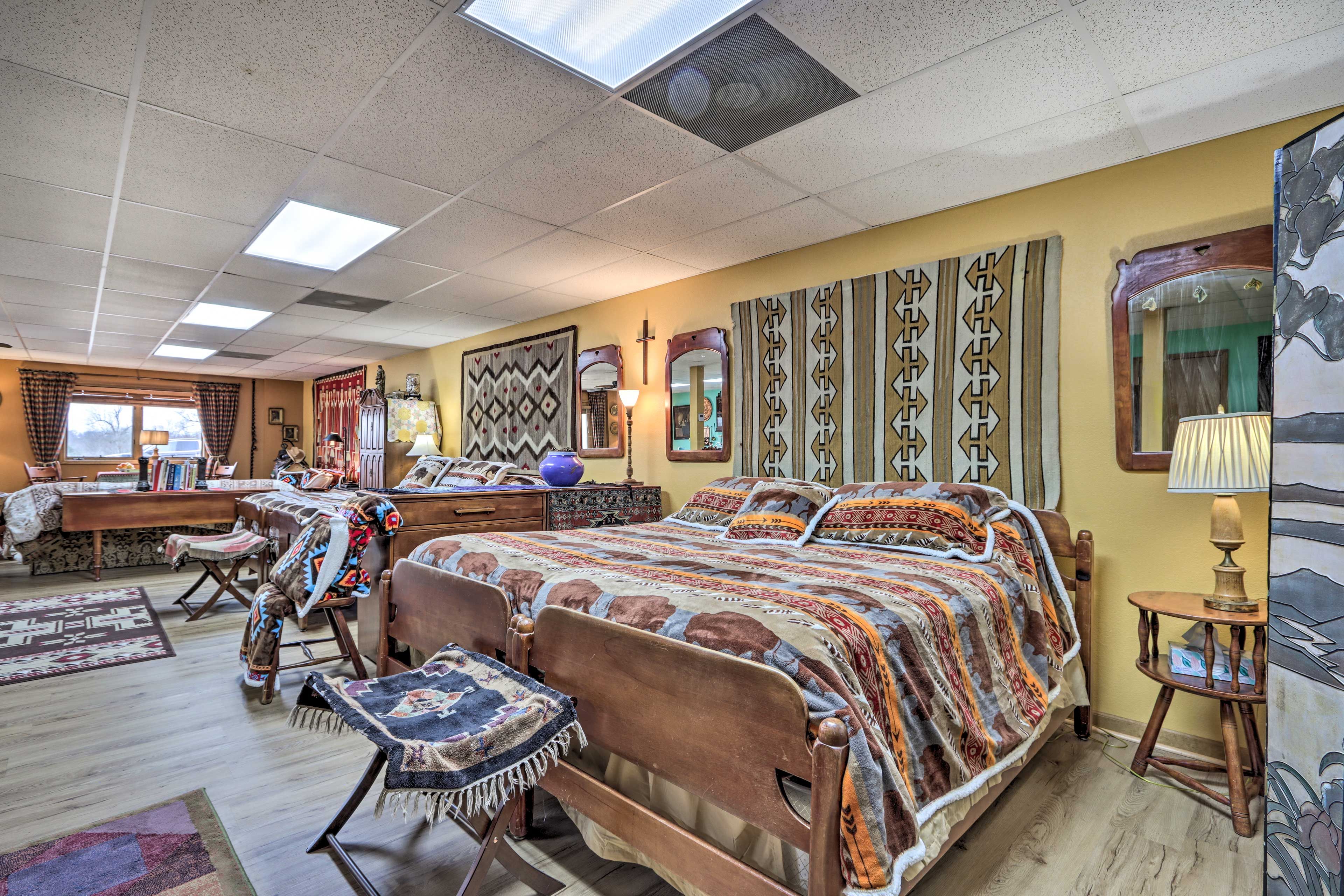 Studio | 2 King Beds | Linens & Towels Provided