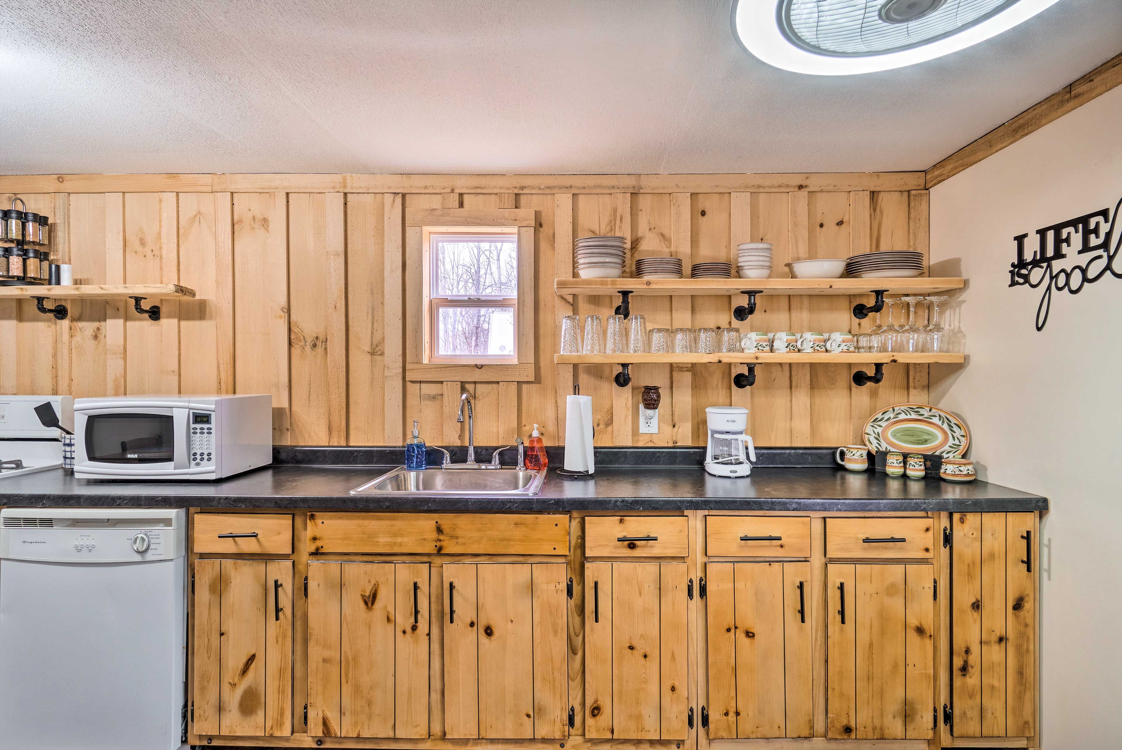 Fully Equipped Kitchen | Trash Bags & Paper Towels