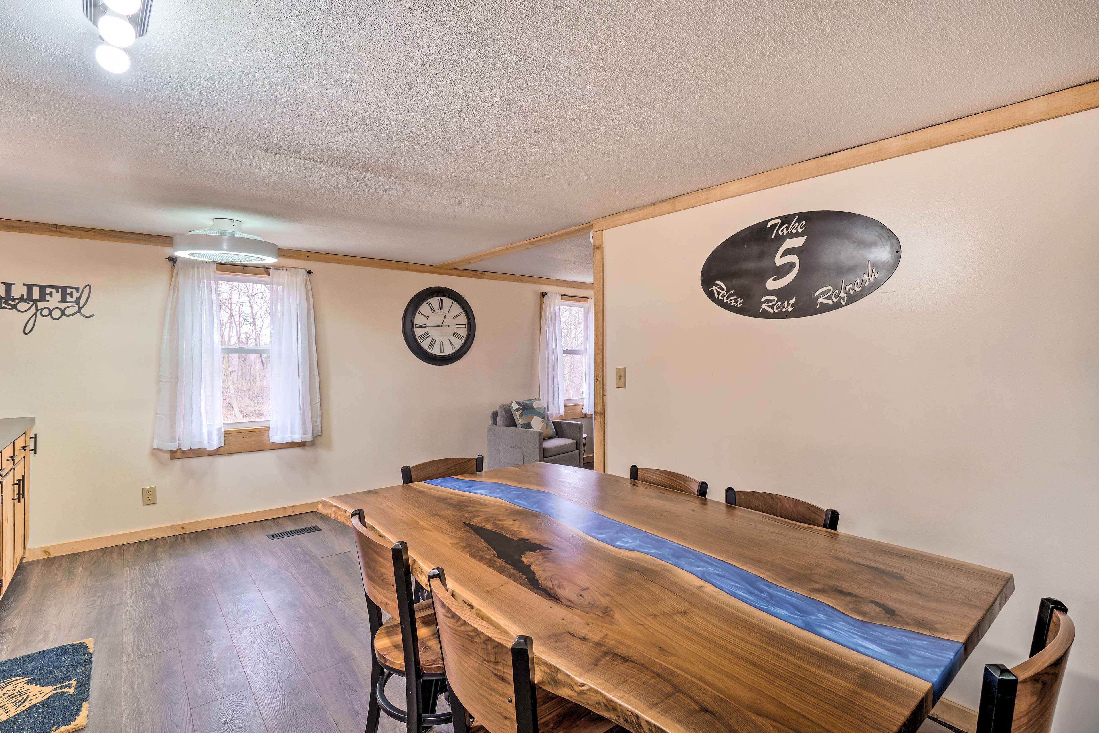 Dining Room | Laptop Friendly Workspaces