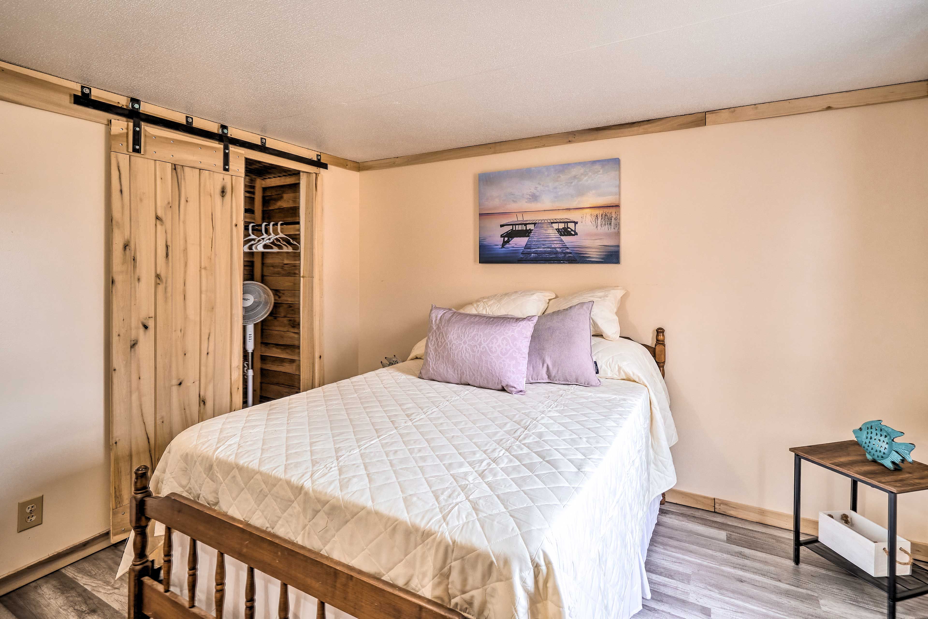Bedroom 3 | Hangers