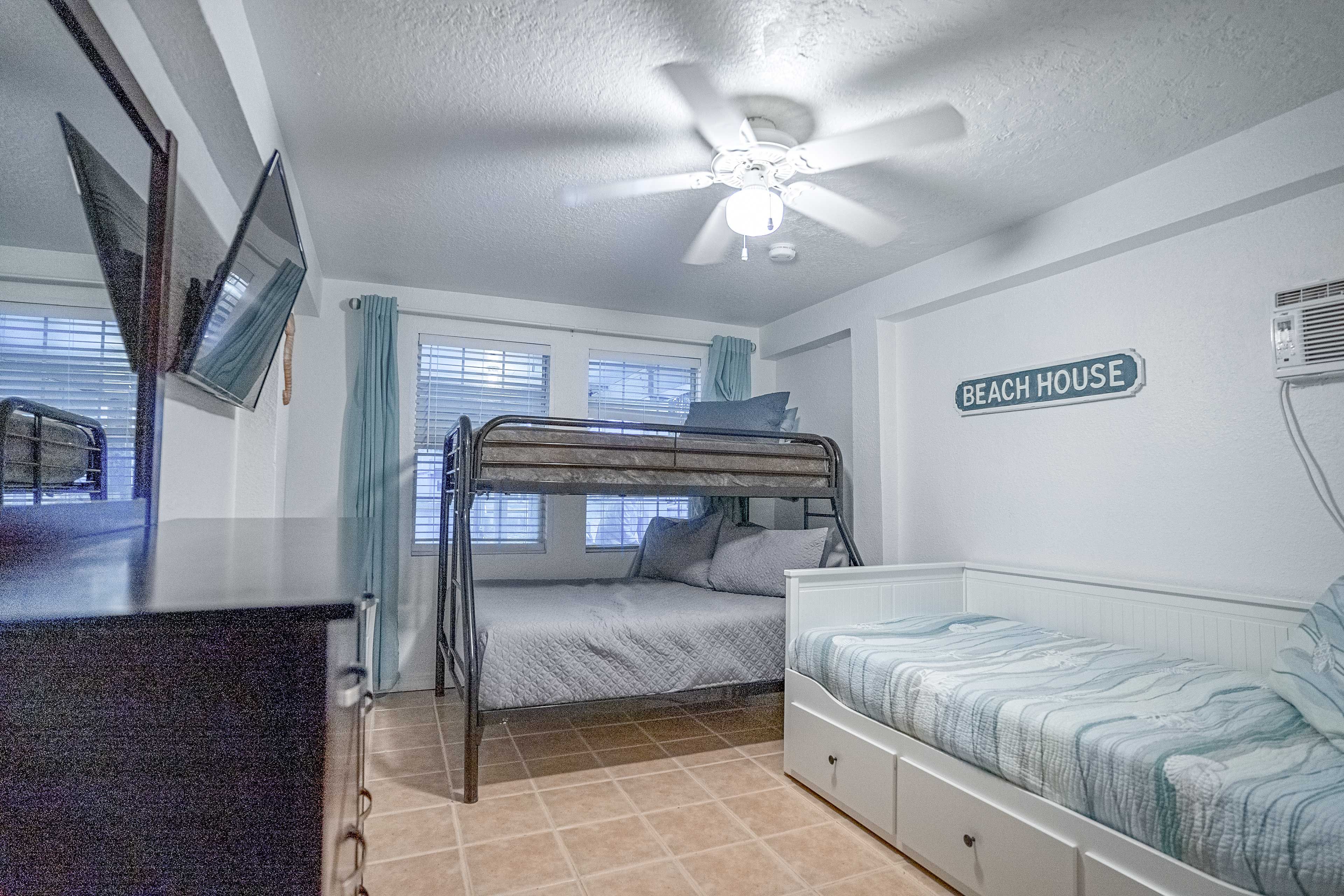 Bedroom 3 | Twin/Full Bunk Bed | Twin Daybed | Lower Level
