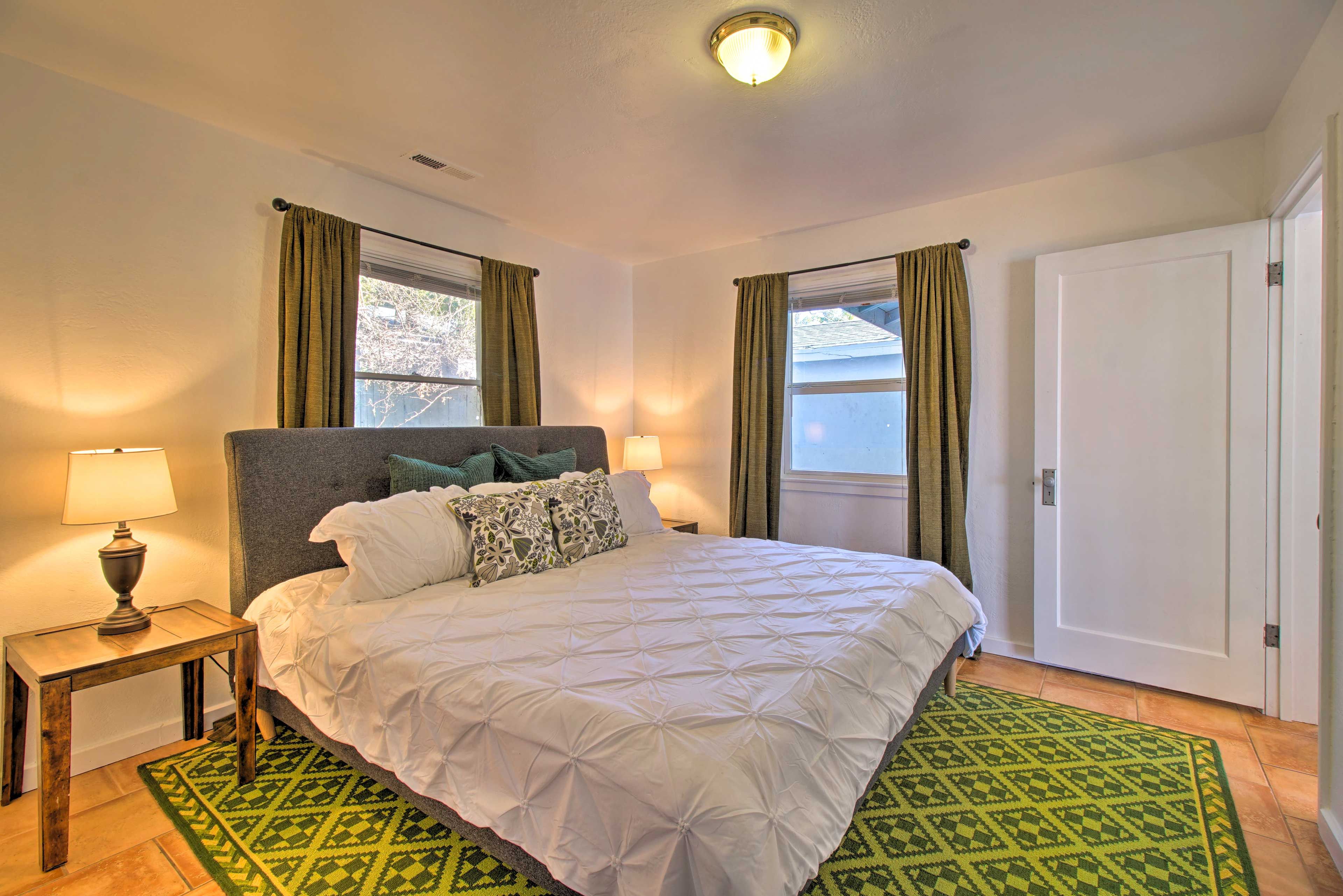 Bedroom 1 | King Bed