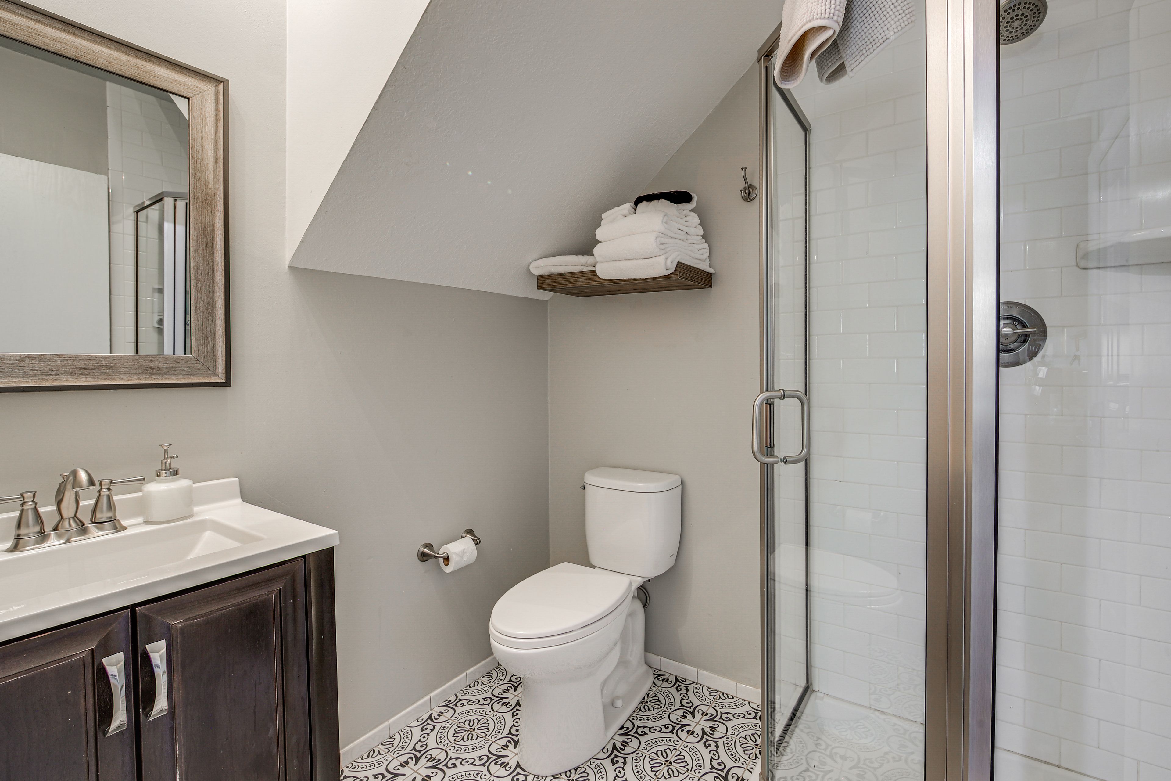 Bathroom | 2nd Floor