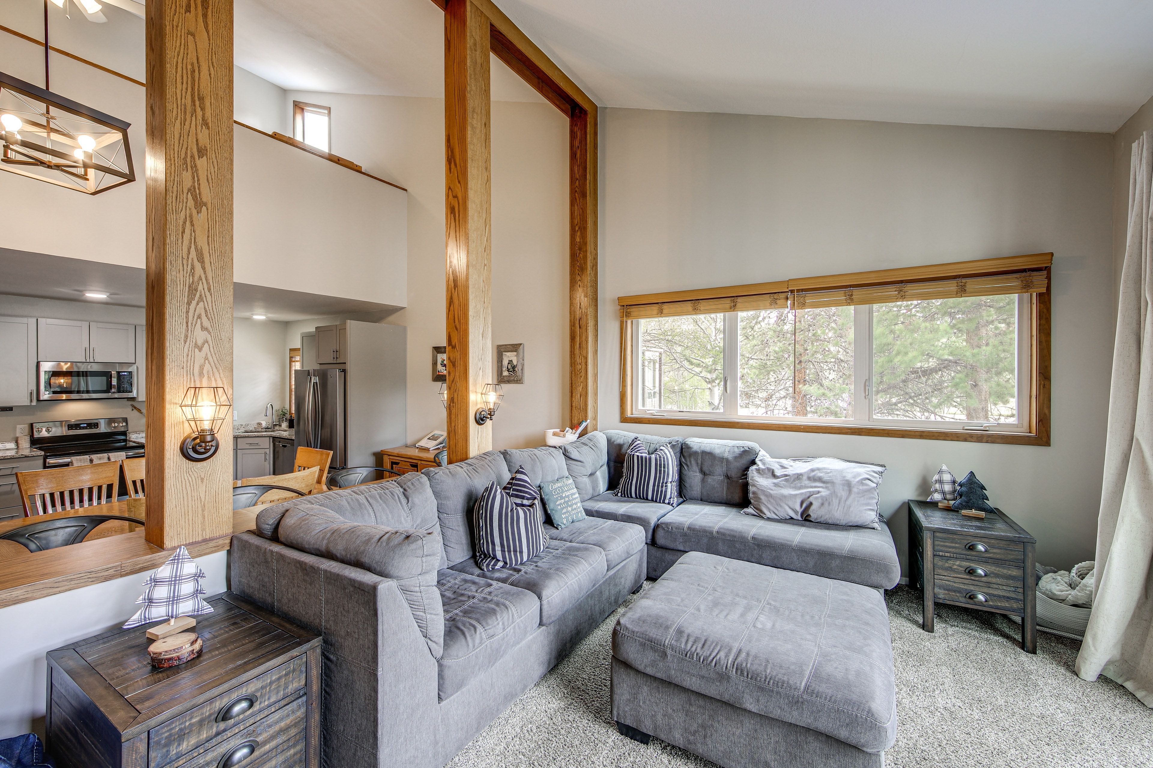 Living Room | Smart TV | Gas Fireplace