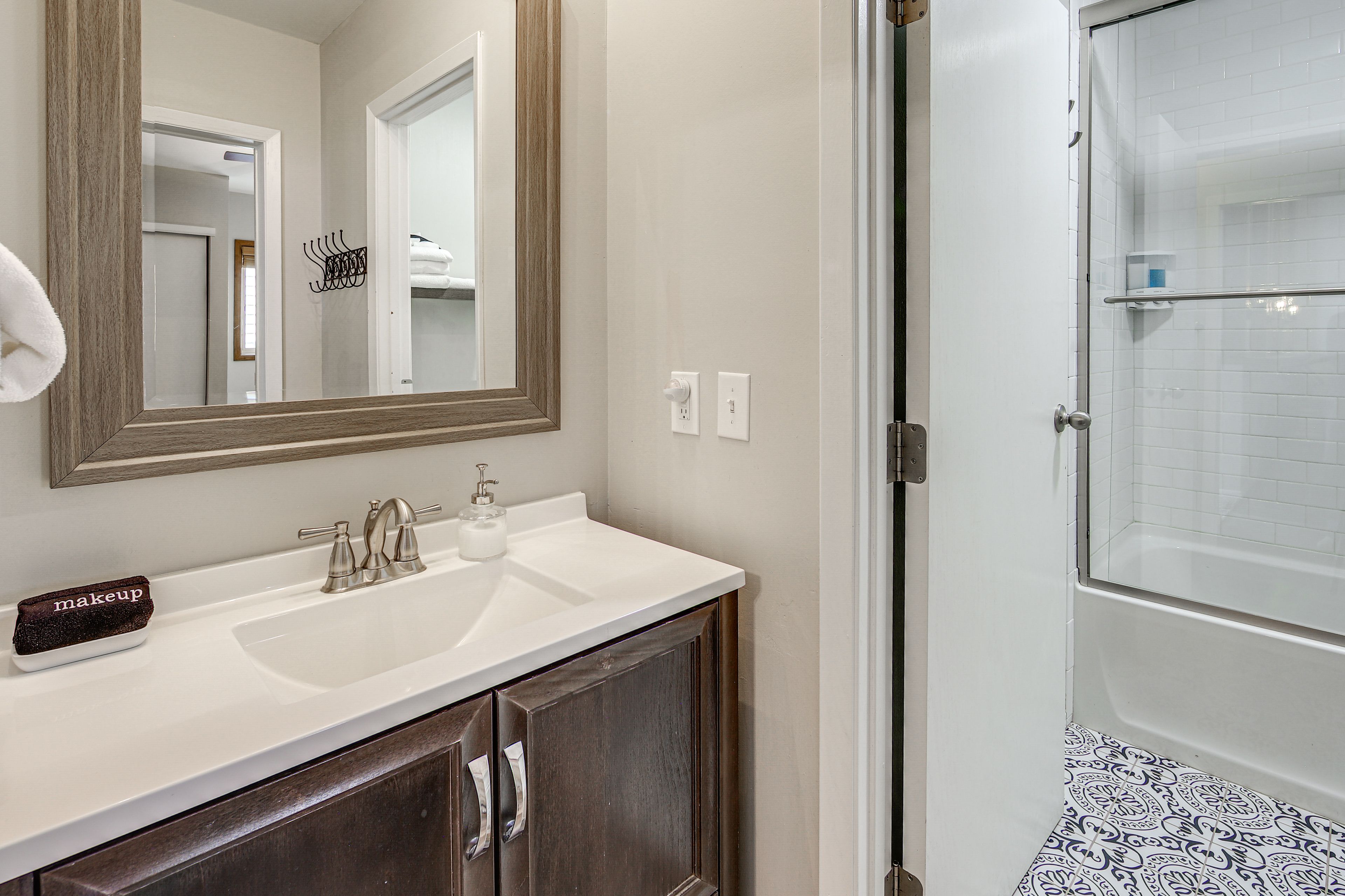 En-Suite Bathroom | Complimentary Toiletries | 1st Floor