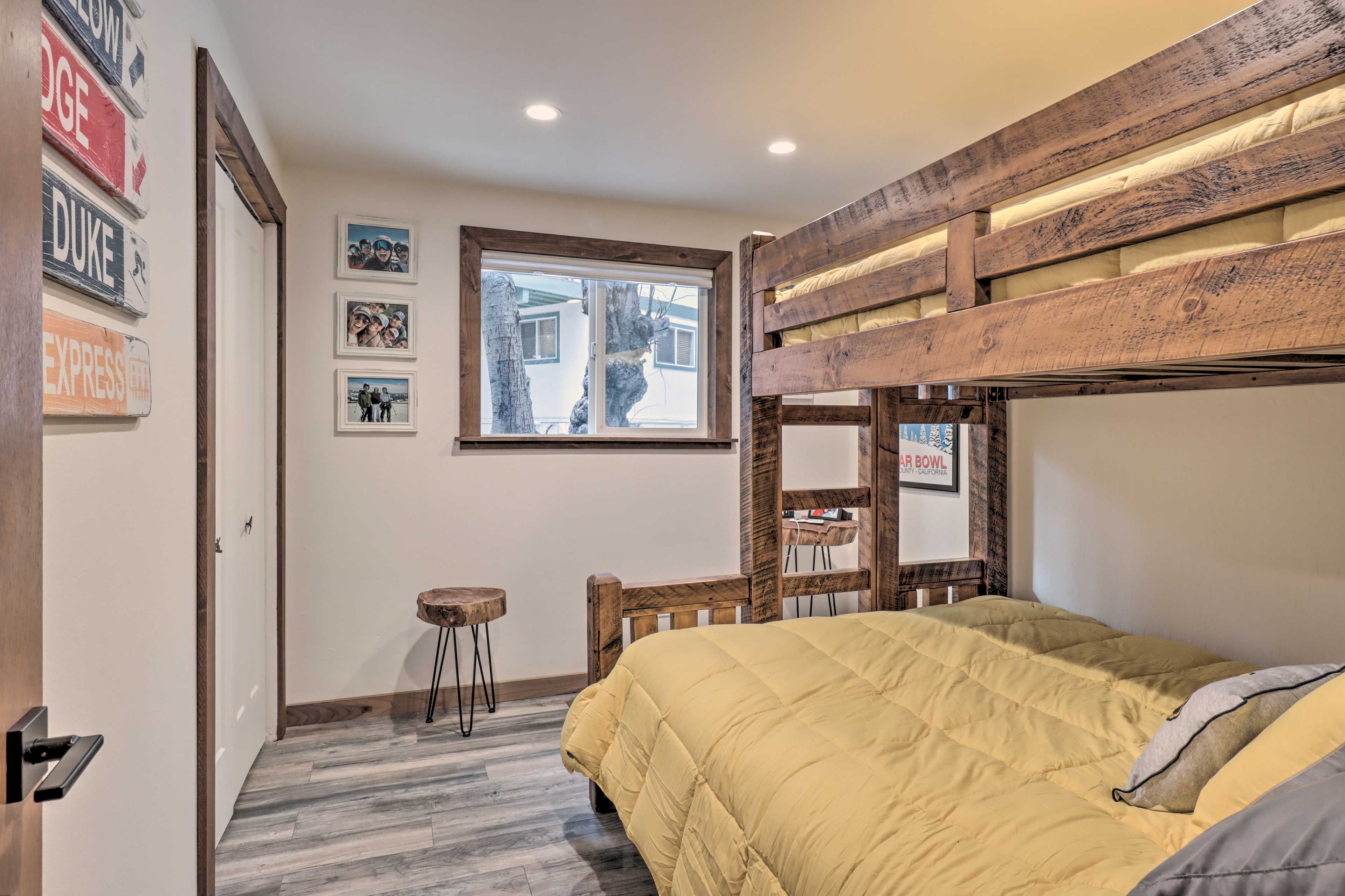 Bedroom 2 | Twin/Queen Bunk Bed | 1st Floor
