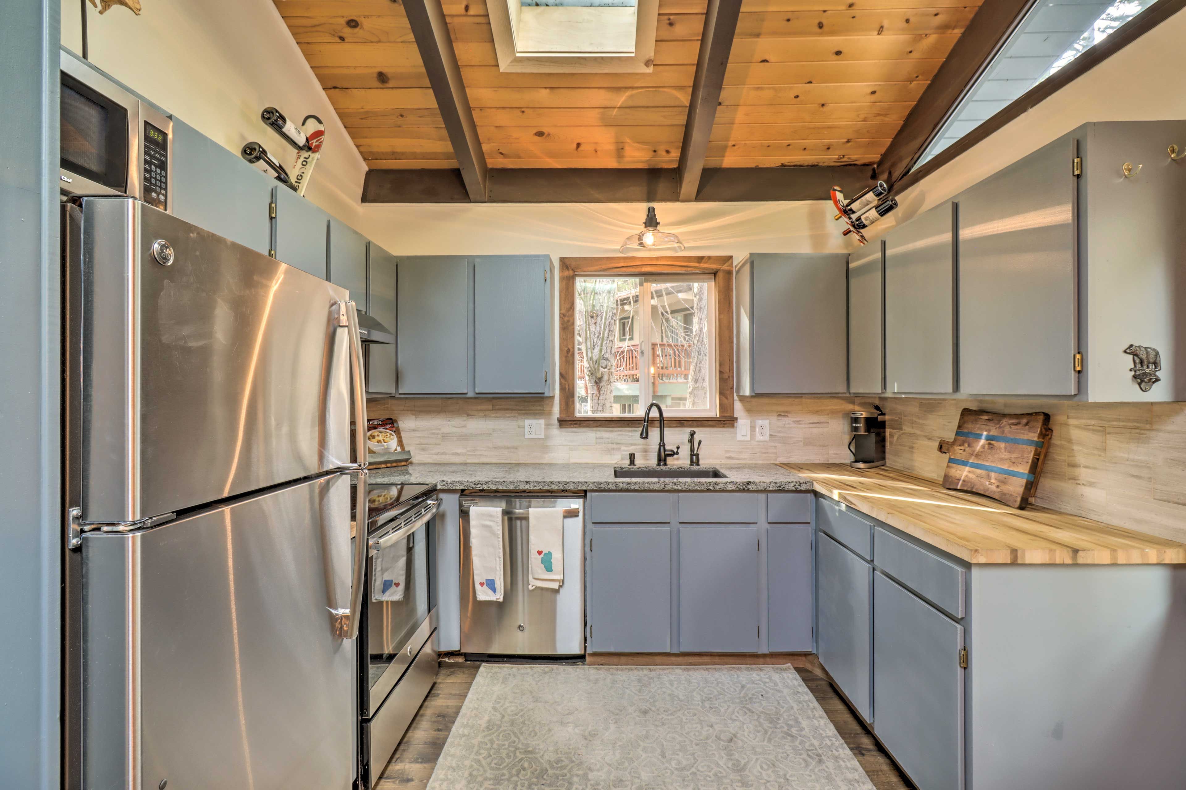 Kitchen | Fully Equipped w/ Cooking Basics