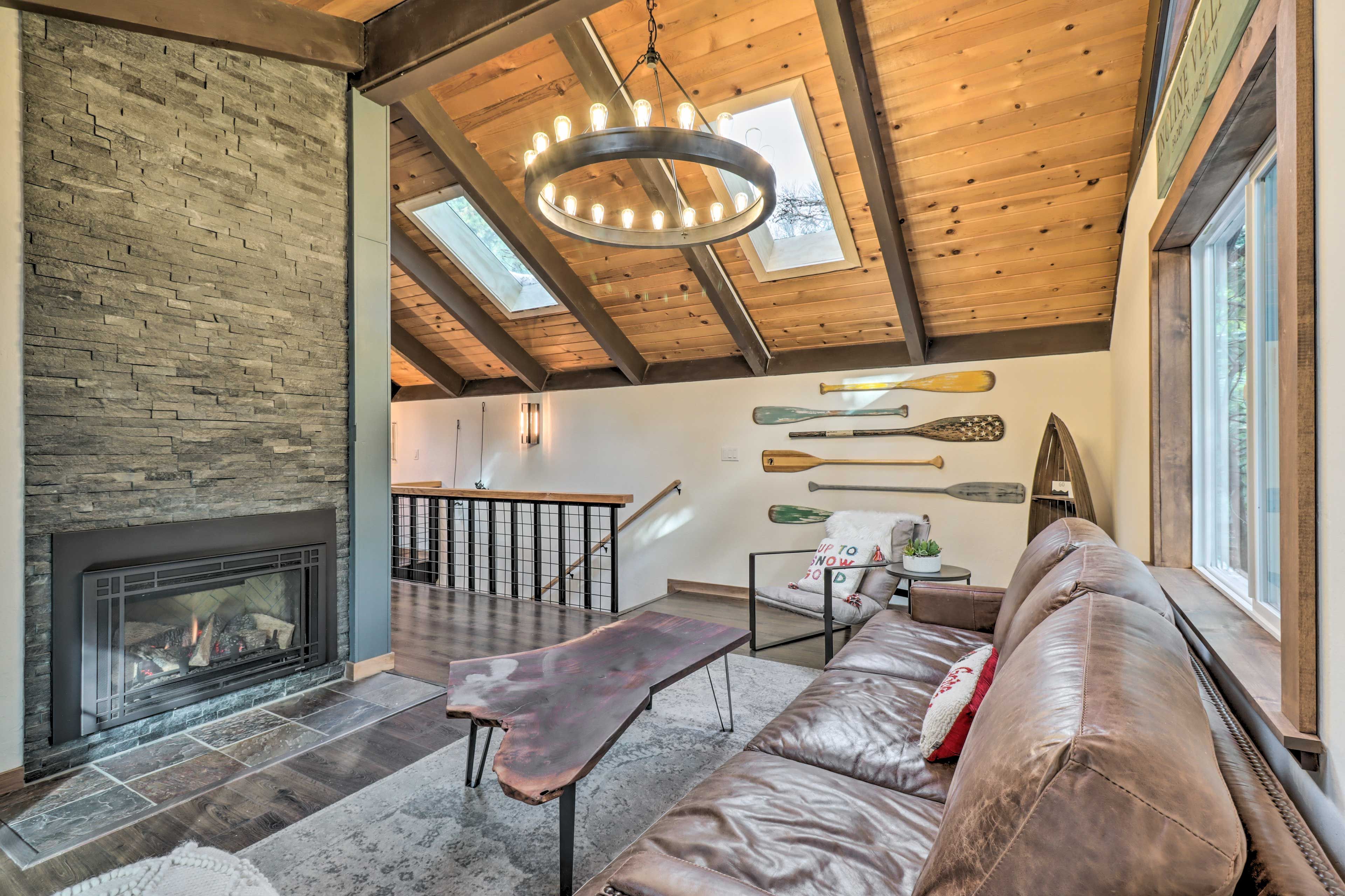 Living Room | Gas Fireplace