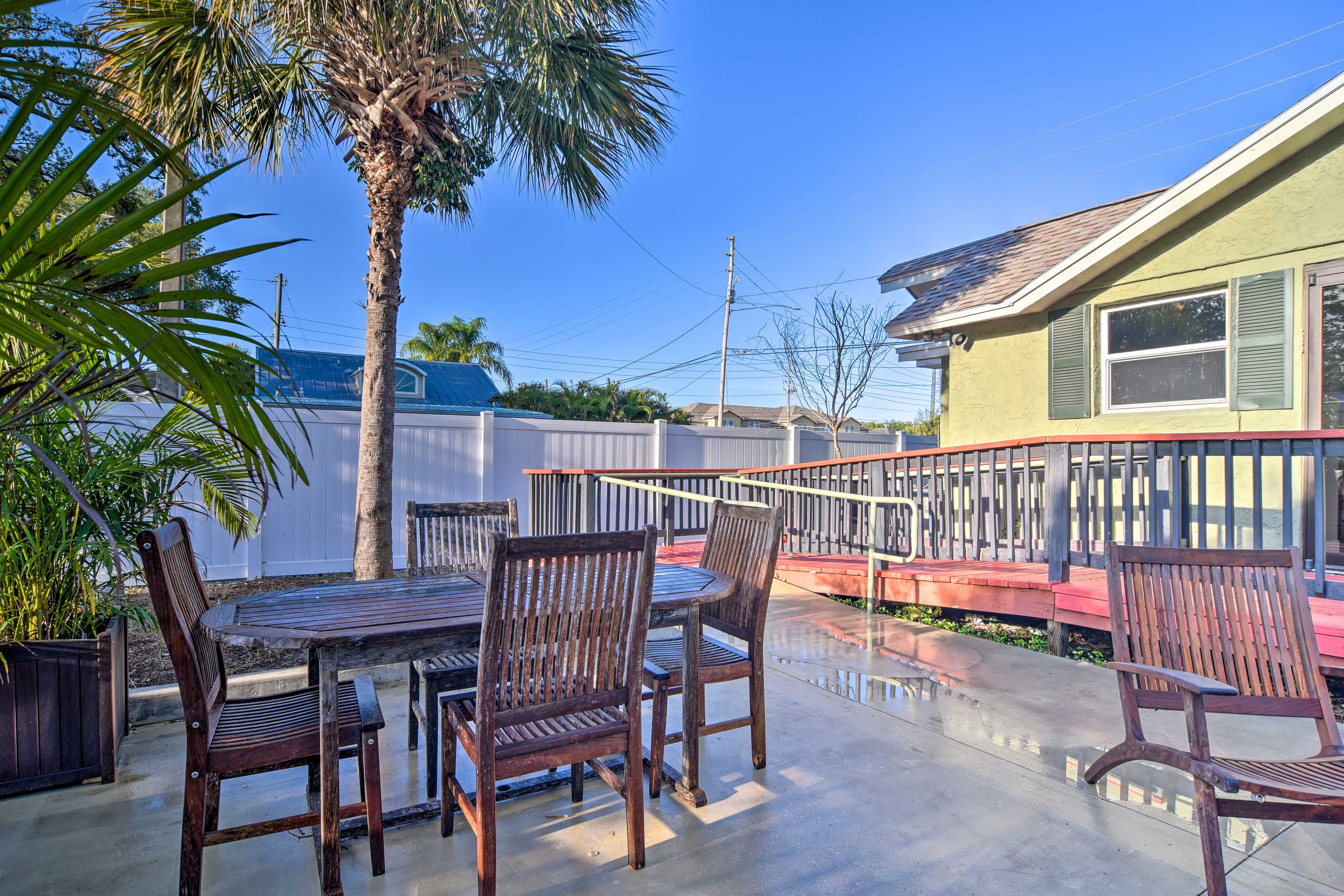 Furnished Patio