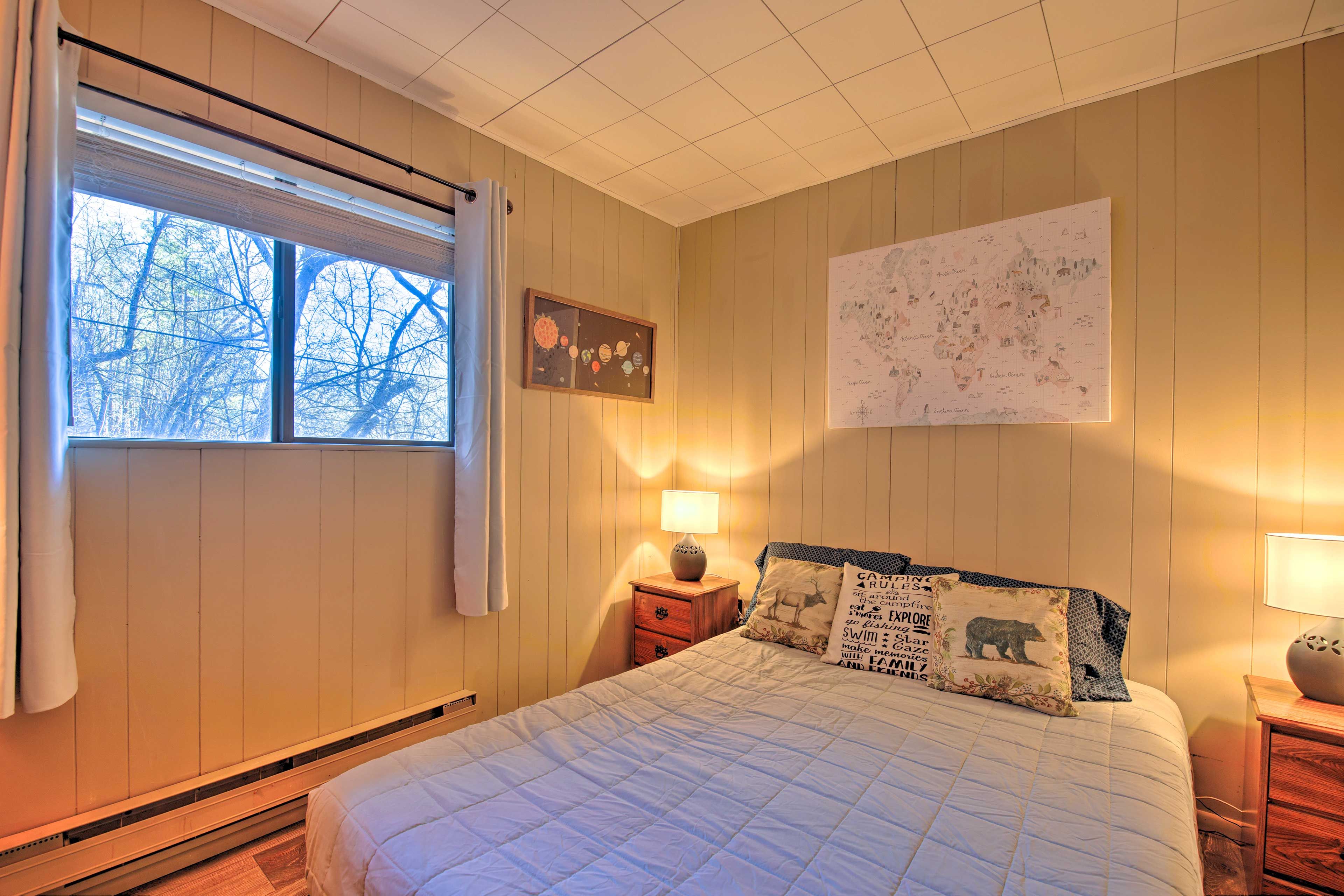 Bedroom 3 | Queen Bed