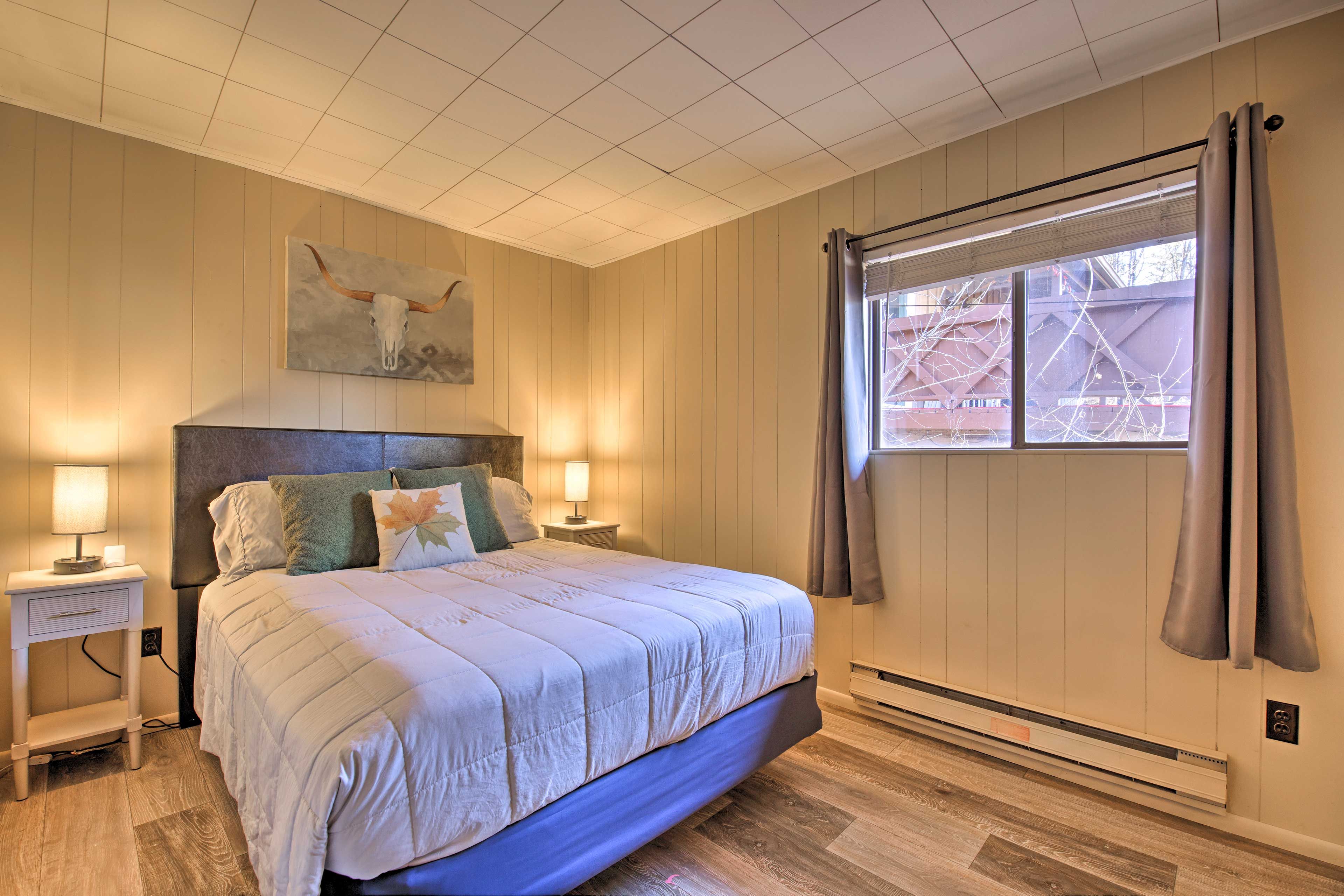 Bedroom 2 | Queen Bed