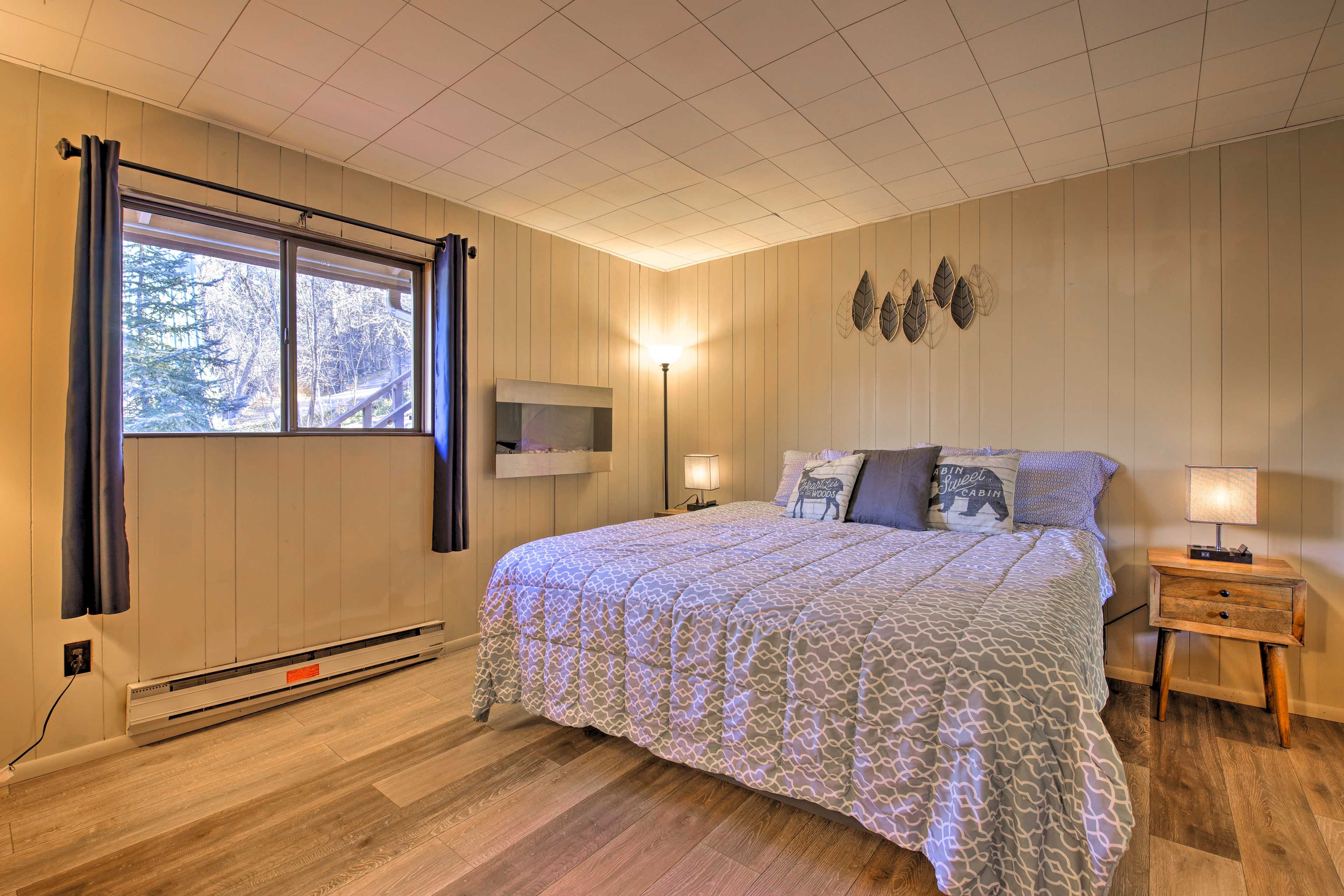Bedroom 1 | King Bed